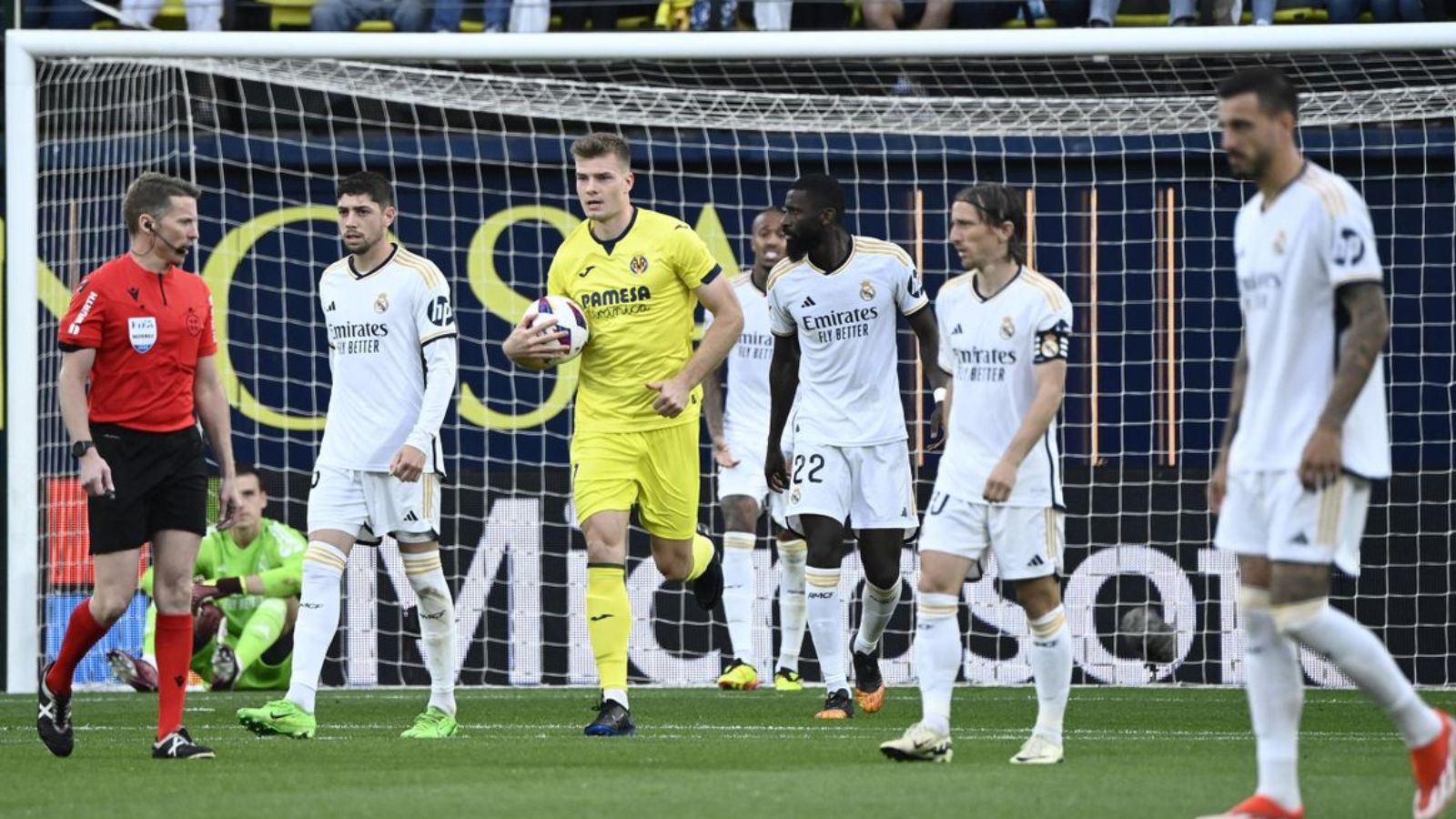 Real Madrid ağlarına 4 gol gönderen eski Trabzonsporlu Sörloth, La Liga'da gol krallığına koşuyor! Real Madrid ağlarına 4 gol gönderen eski Trabzonsporlu Sörloth, La Liga'da gol krallığına koşuyor! - 1. Resim