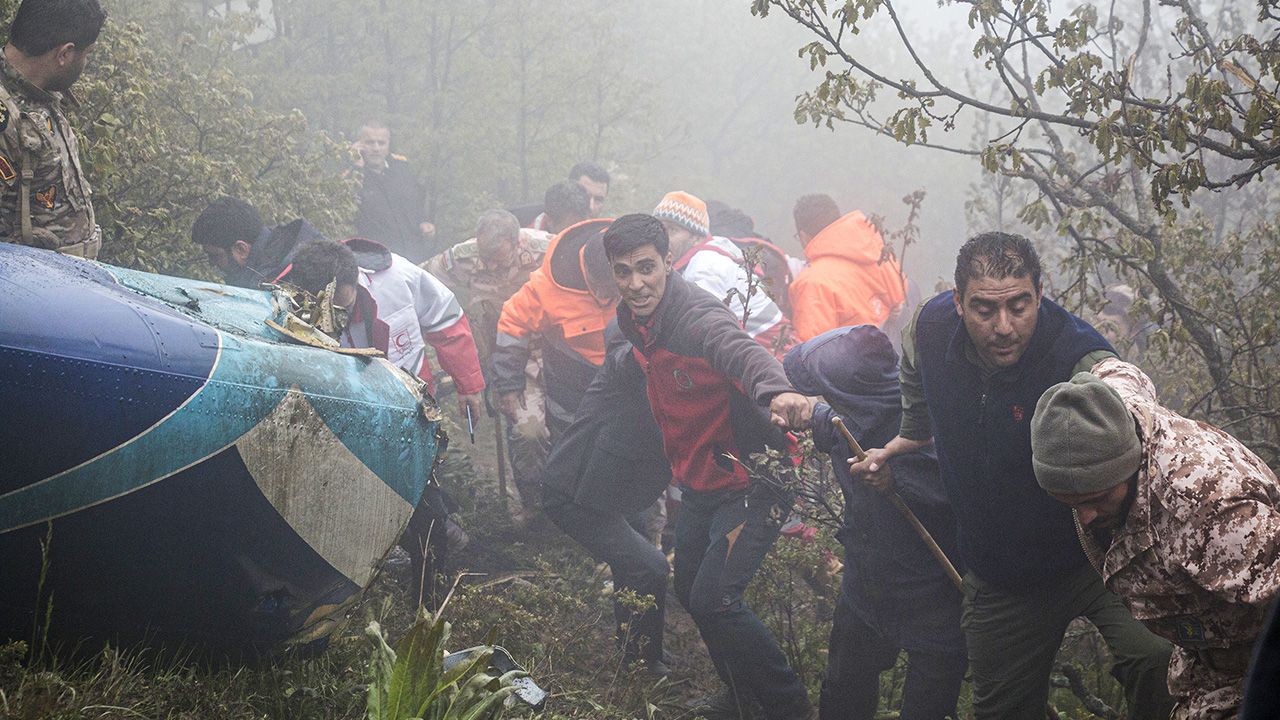 Reisi dahil beraberindeki heyetten kurtulan yok! İşte enkazdan en net görüntü Reisi dahil beraberindeki heyetten kurtulan yok! İşte enkazdan en net görüntü - 1. Resim