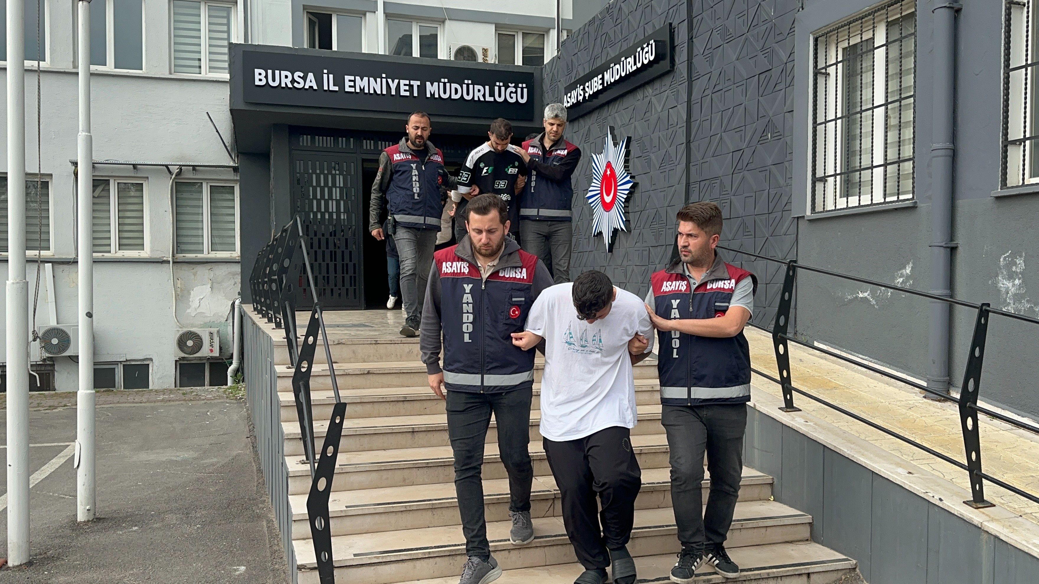 Sahte genç kız çetesine asayiş vurgunu: Hevesleri kursaklarında kaldı! Kurbanlarına attıkları mesajlar ifşa oldu - 2. Resim