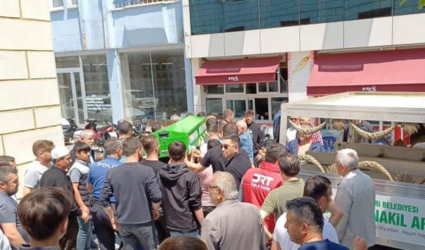 16 yaşındaki Uğur’un feci ölümü: Şarampole uçan traktörün altında can verdi 16 yaşındaki Uğur’un feci ölümü: Şarampole uçan traktörün altında can verdi - 1. Resim