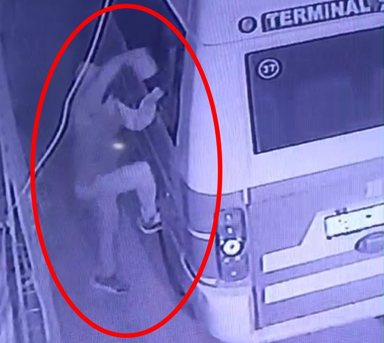 Bursa'da SMA hastası Ravza Akkum bebeğin yardım kumbaralarını çaldılar Bursa'da SMA hastası Ravza Akkum bebeğin yardım kumbaralarını çaldılar - 4. Resim