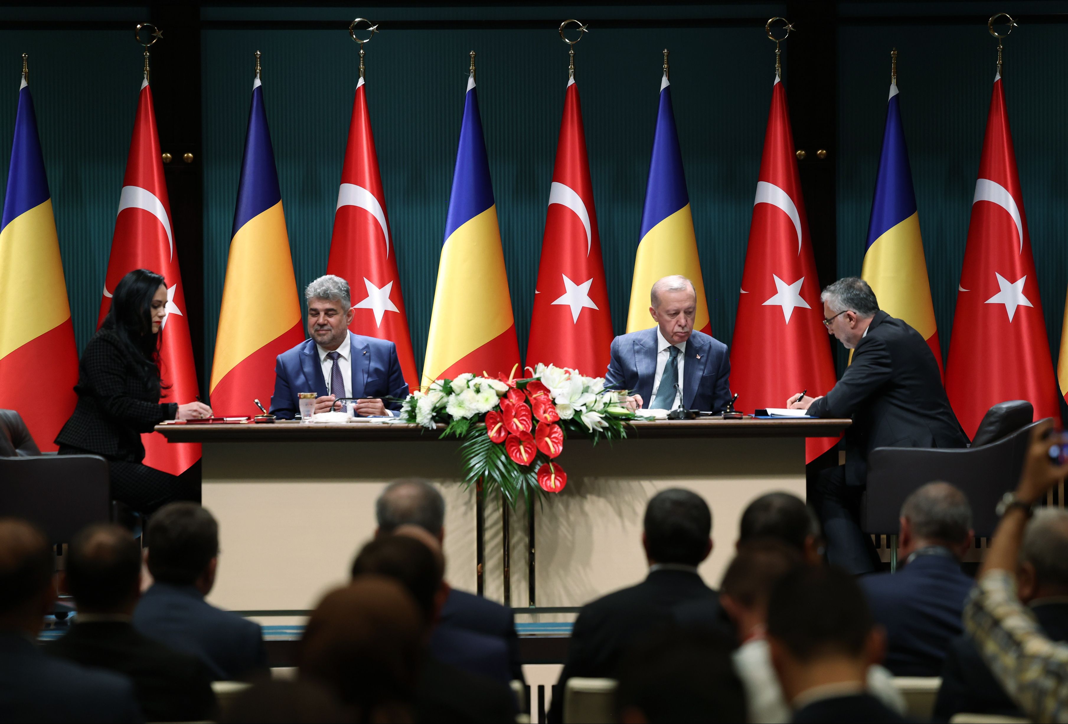 Erdoğan, Ciolacu ile ortak basın toplantısında konuştu: Romanya ile ticarette hedef 15 milyar dolar Erdoğan, Ciolacu ile ortak basın toplantısında konuştu: Romanya ile ticarette hedef 15 milyar dolar - 1. Resim