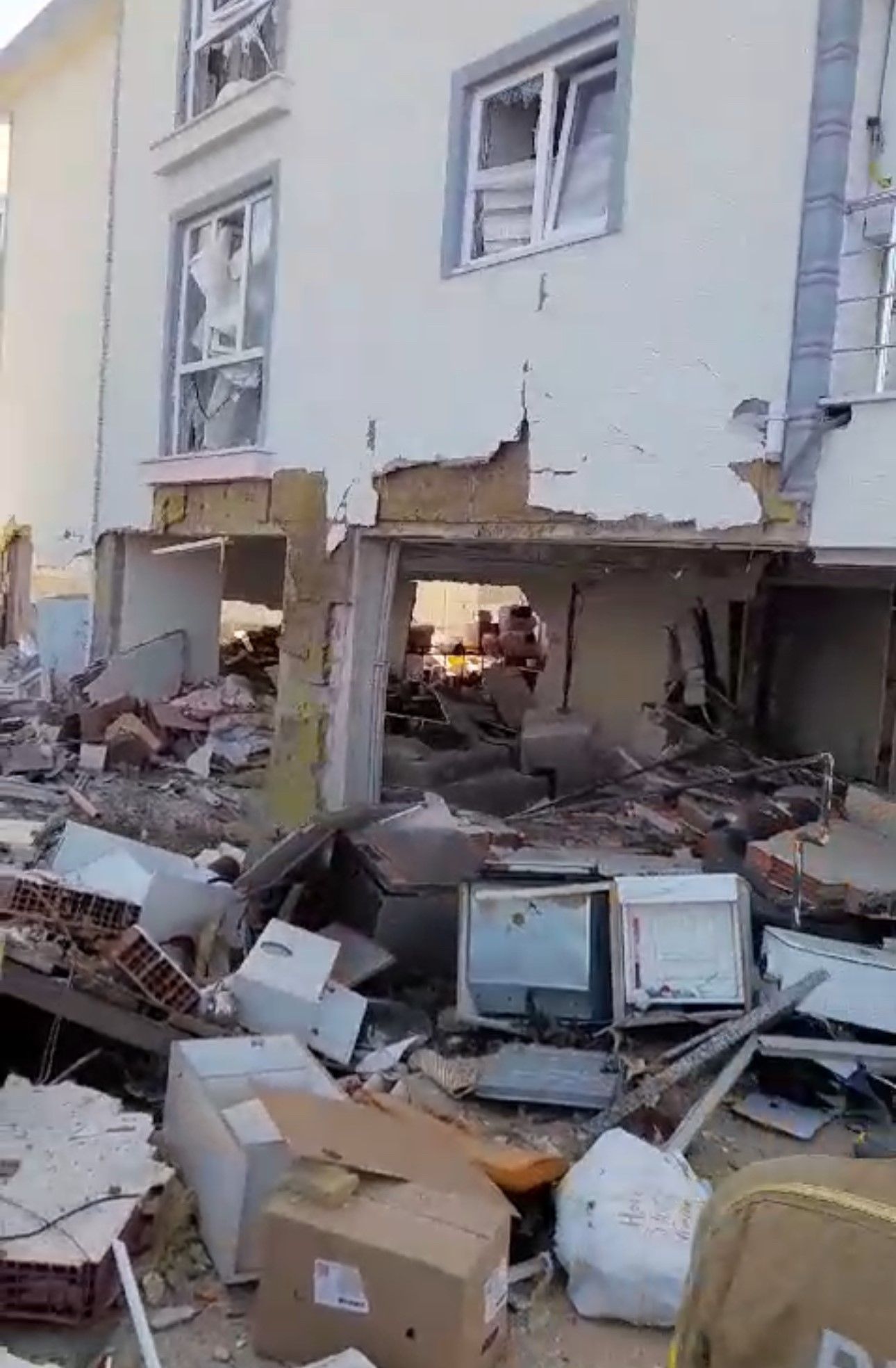 Ev sahibi ile kavga eden kiracı binayı havaya uçurdu - 2. Resim