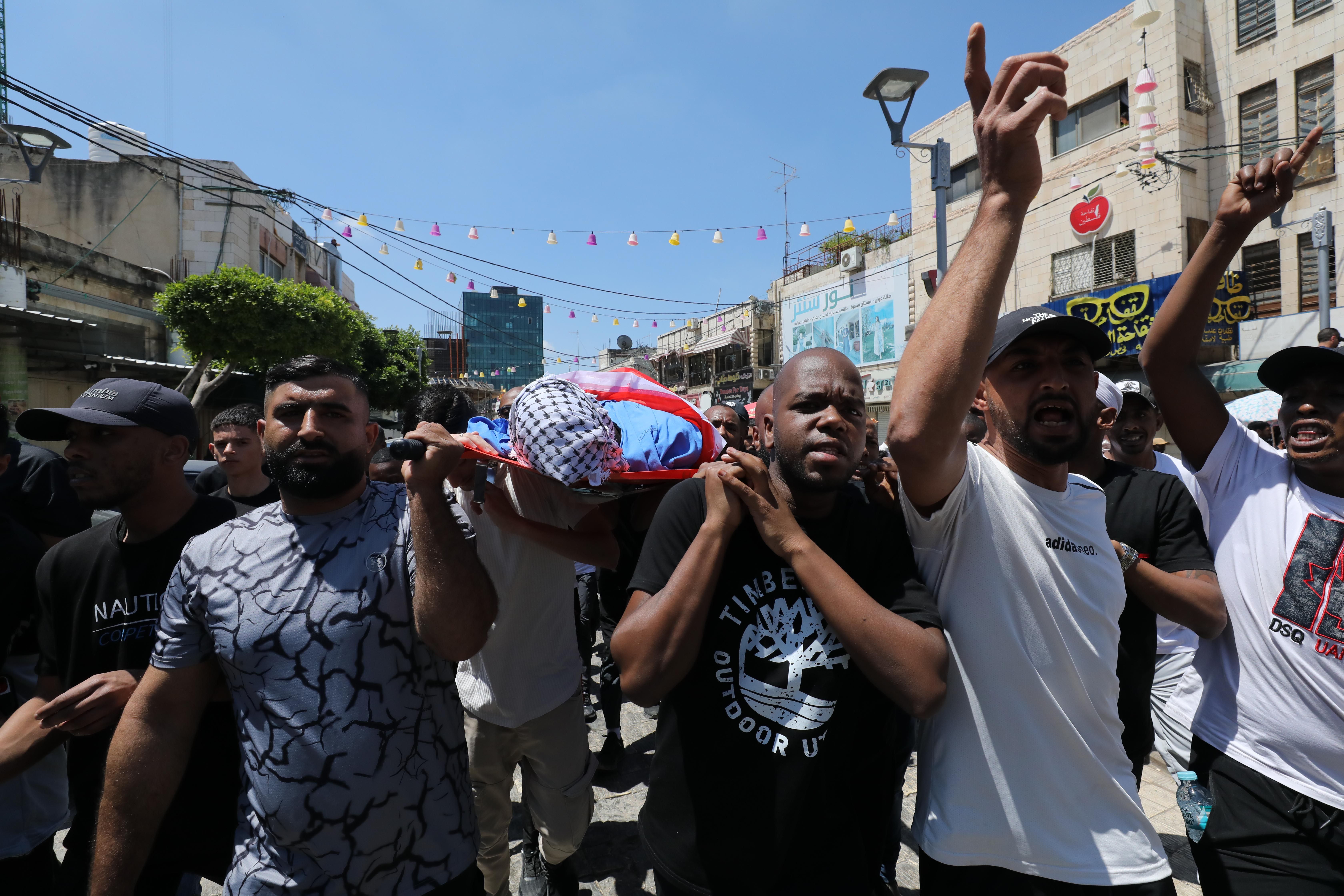 İsrail Cenin kenti ve bölgedeki kampa saldırdı İsrail Cenin kenti ve Cenin Mülteci Kampı'na saldırdı - 1. Resim