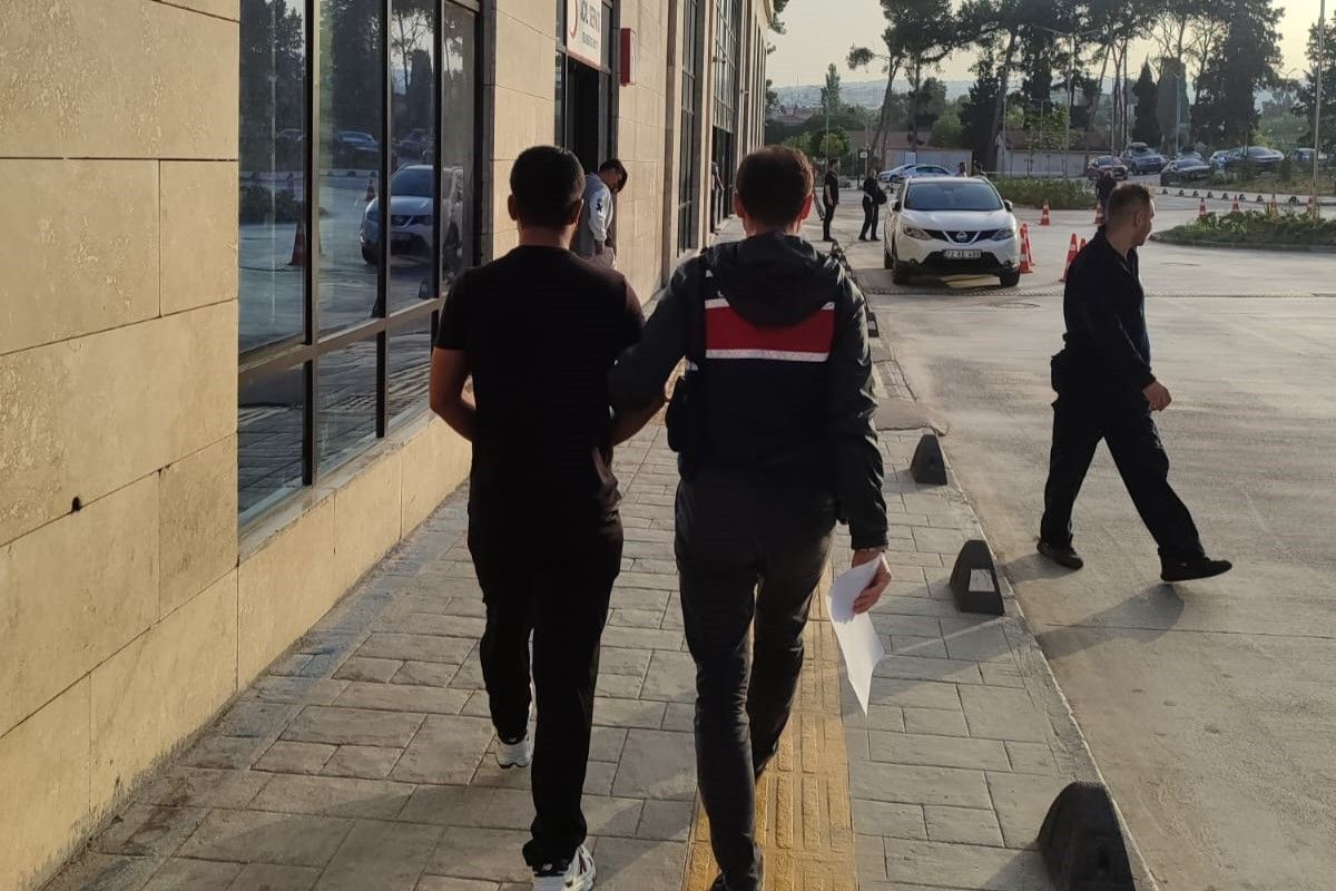 İzmir merkezli terör operasyonu! Jandarmadan DHKP-C ve MLKP terör örgütlerine operasyon İzmir merkezli terör operasyonu! Jandarmadan DHKP-C ve MLKP terör örgütlerine operasyon - 2. Resim