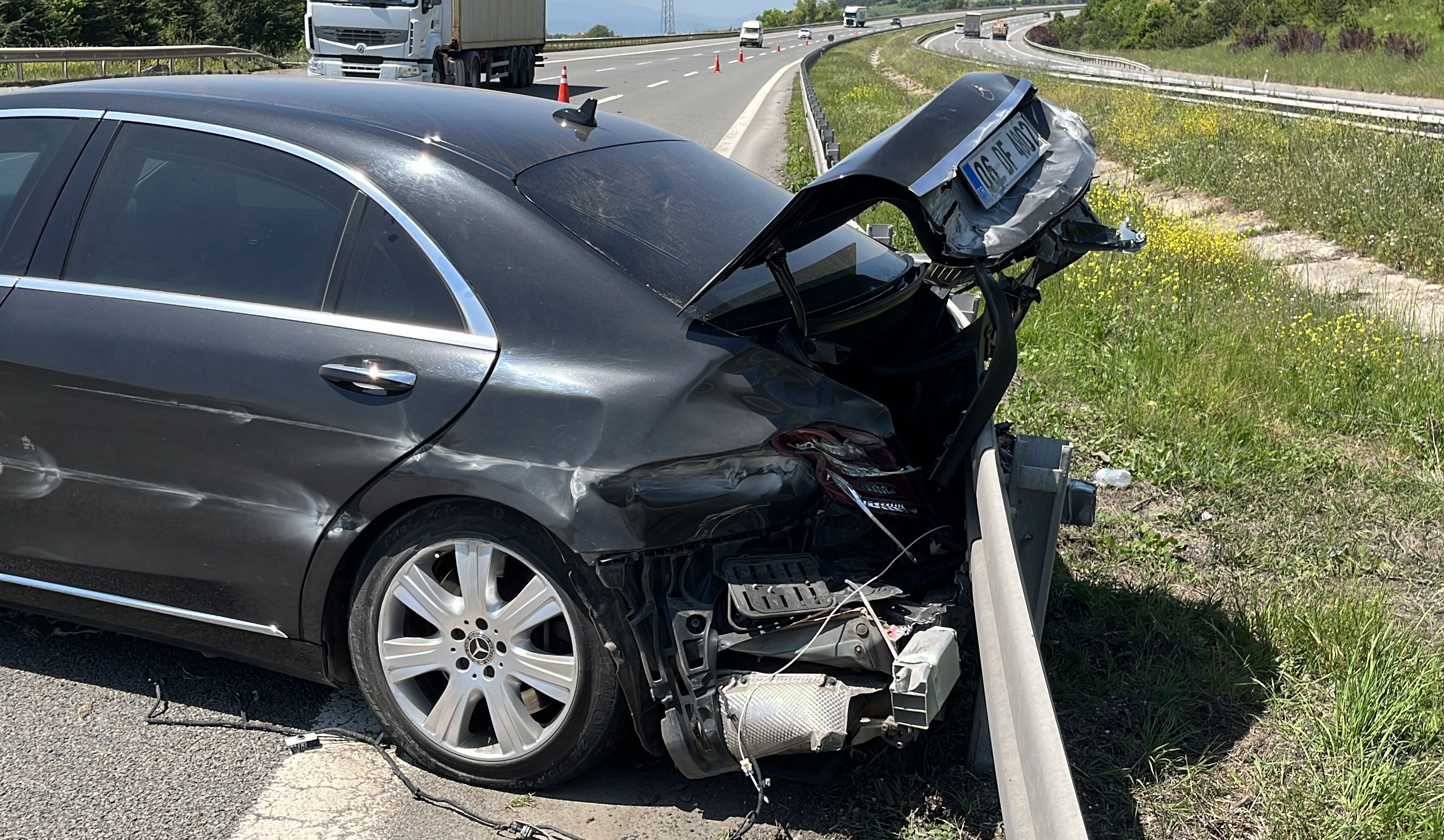 Milli Eğitim Bakanı’nın makam aracı TEM’de kaza yaptı Milli Eğitim Bakanı’nın makam aracı TEM’de kaza yaptı - 1. Resim