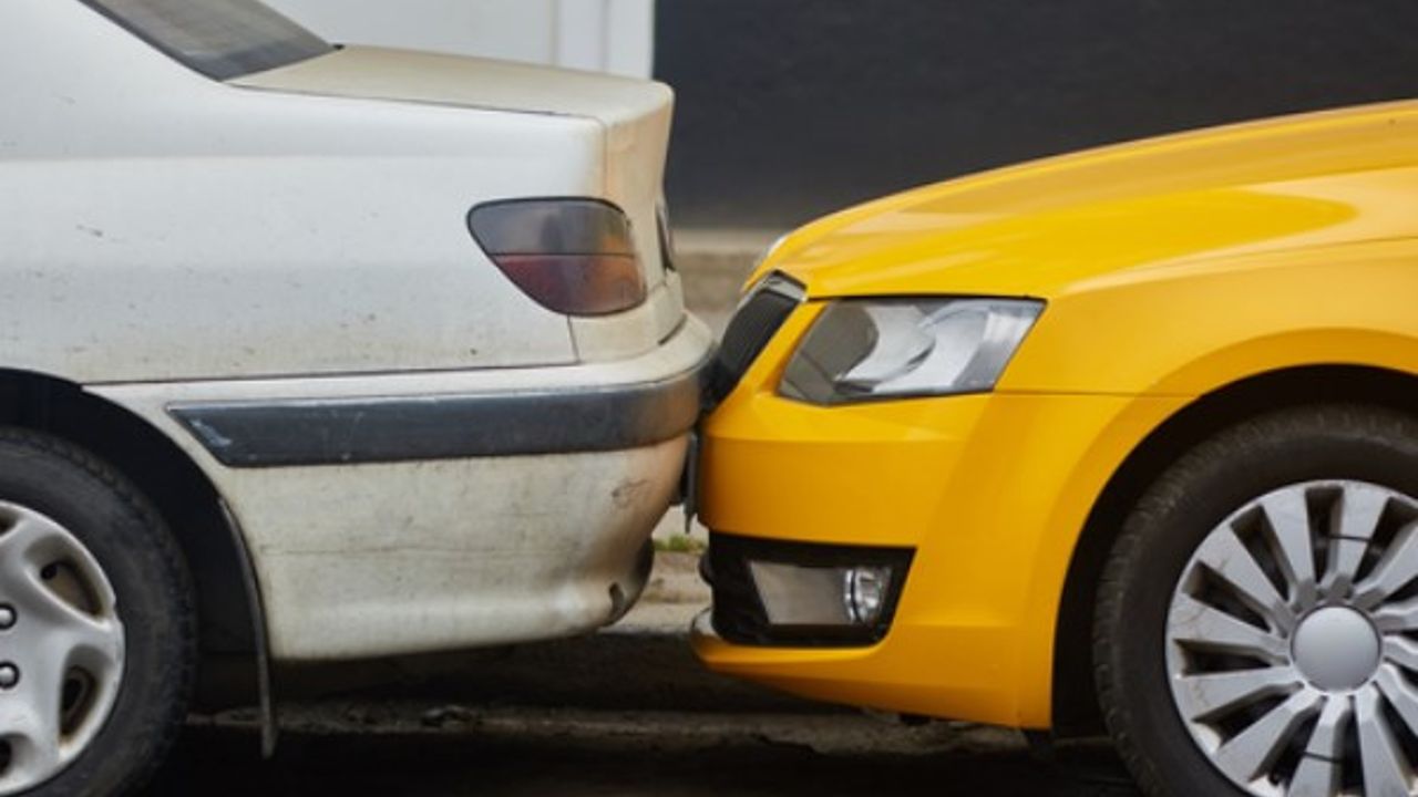 Park halindeki aracın kazaya karışması durumunda ne olur? KASKO zararı karşılar mı?