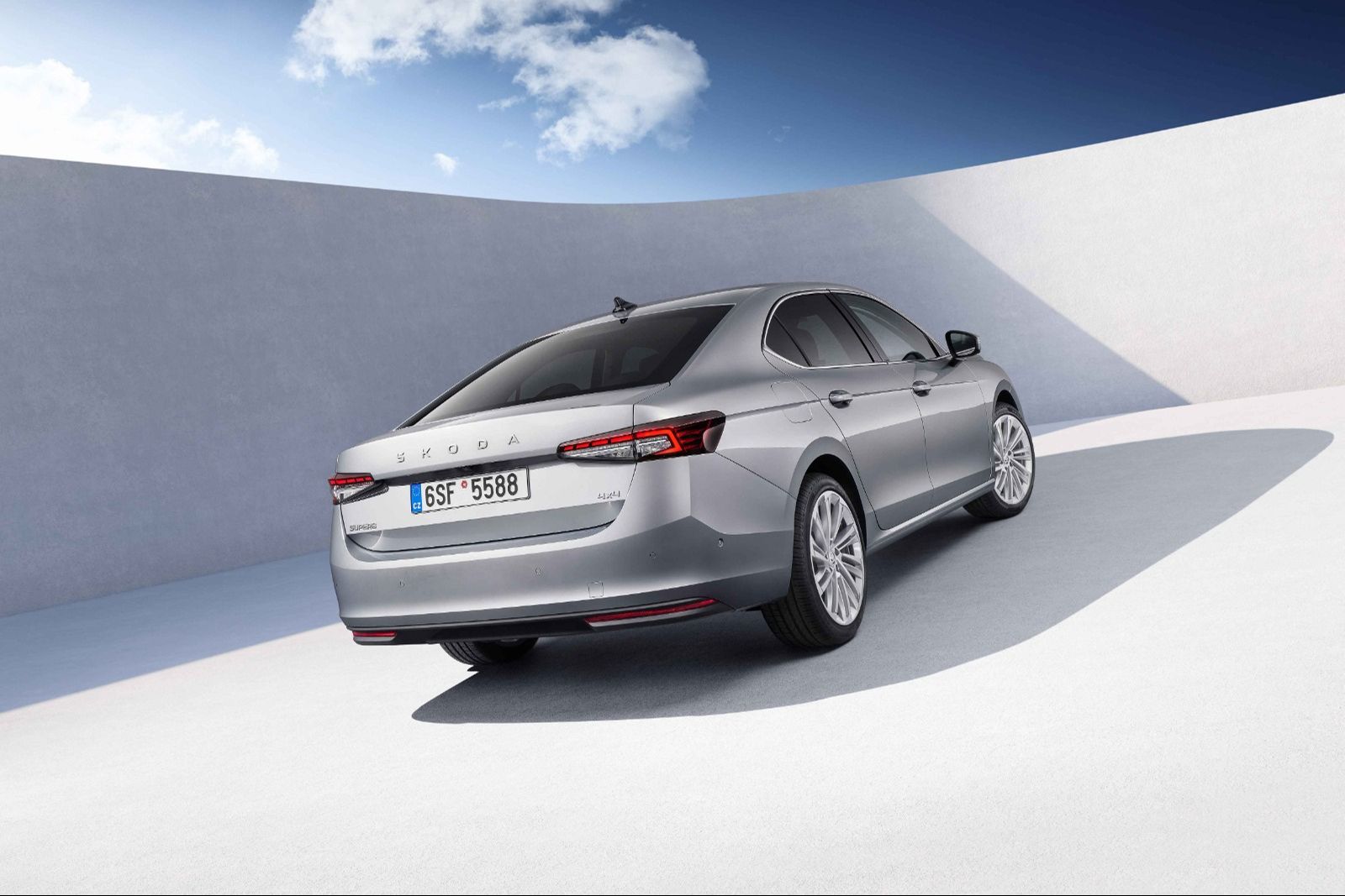 Skoda'nın yeni gözdesi Superb, Türkiye'de satışa sunuluyor! - 1. Resim