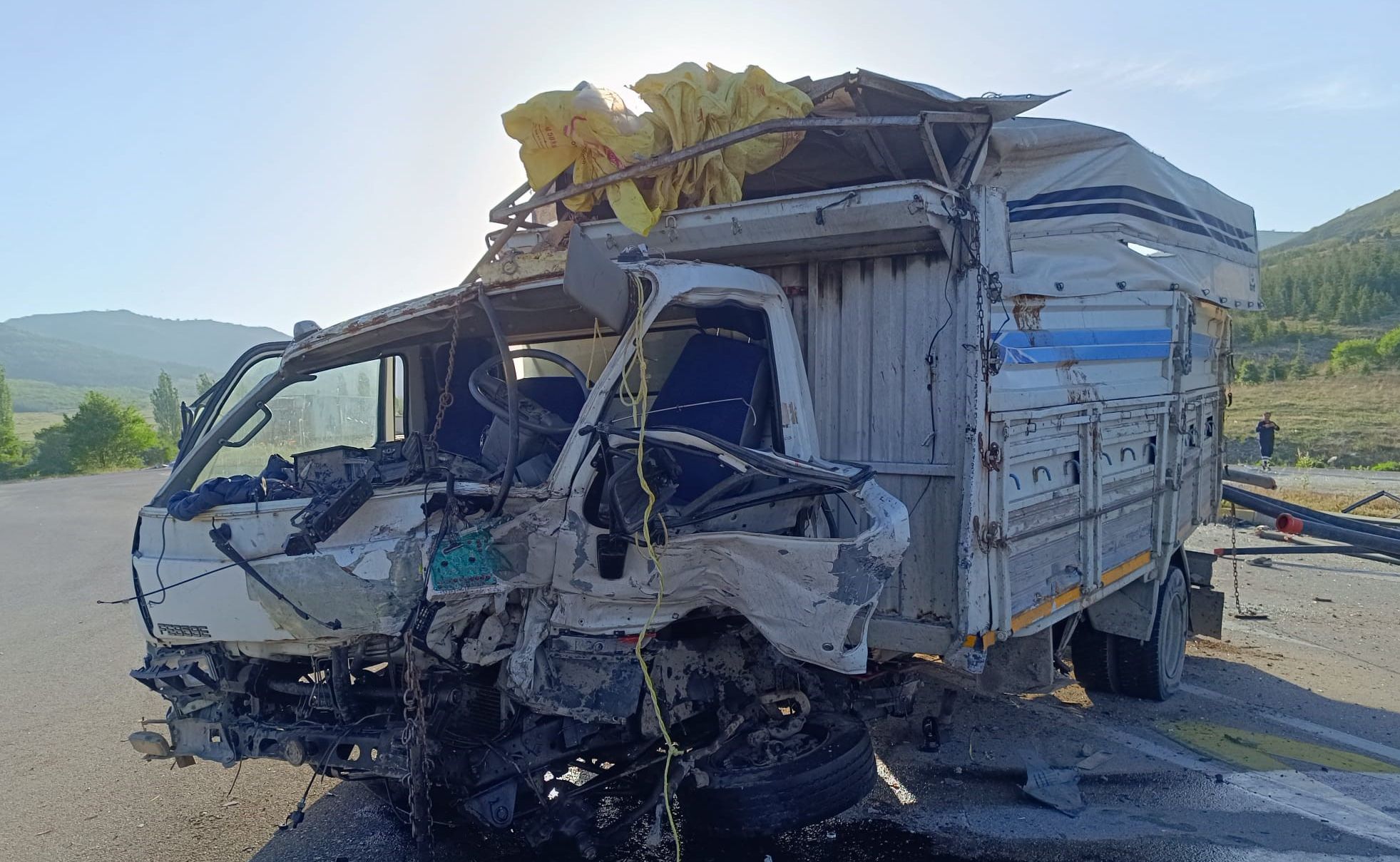 Yolcu otobüsü kamyonetle çarpıştı: 17 yaralı Yolcu otobüsü kamyonetle çarpıştı: 17 yaralı - 1. Resim