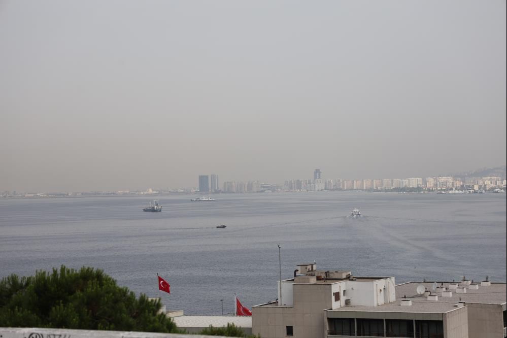 Afrika'dan gelen çöl tozu İzmir'e sis gibi çöktü - 3. Resim