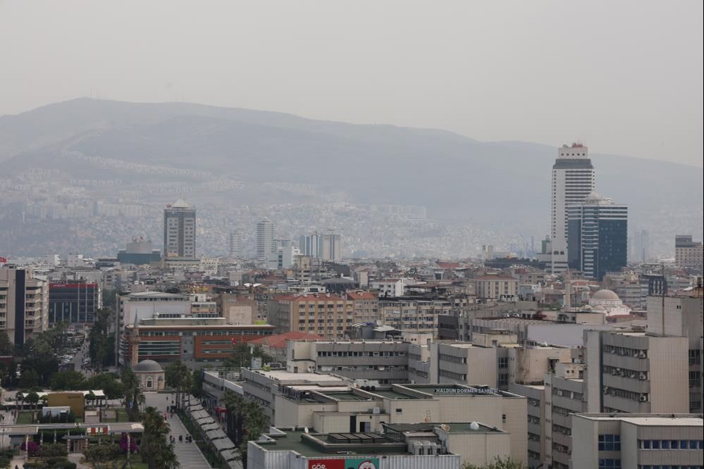 Afrika'dan gelen çöl tozu İzmir'e sis gibi çöktü - 2. Resim