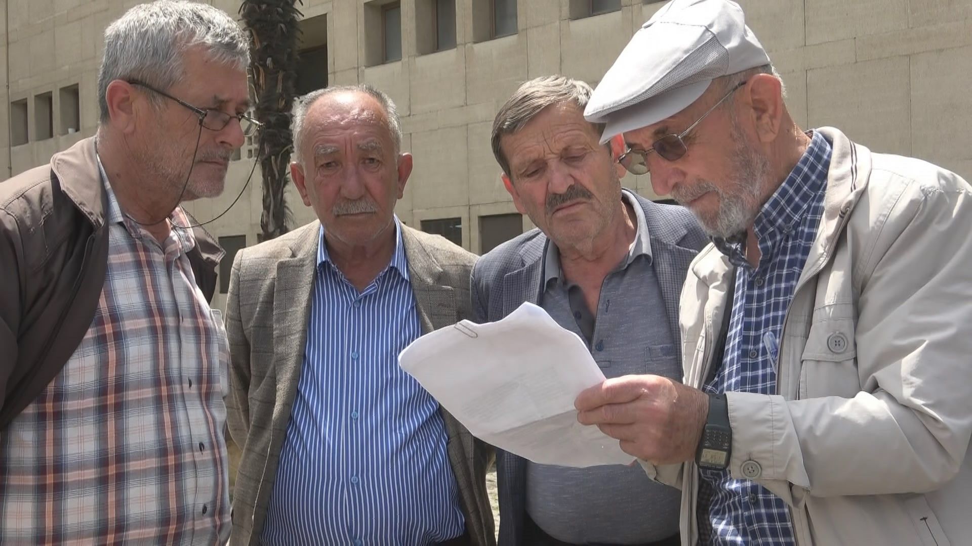 Böylesi ne görüldü, ne duyuldu! Bakan ve iş insanlarının isimleri de işin içinde... Köylülere lüks vaadiyle 1 milyar liralık vurgun Böylesi ne görüldü, ne duyuldu! Bakan ve iş insanlarının isimleri de işin içinde... Köylülere lüks vaadiyle 1 milyar liralık vurgun - 1. Resim