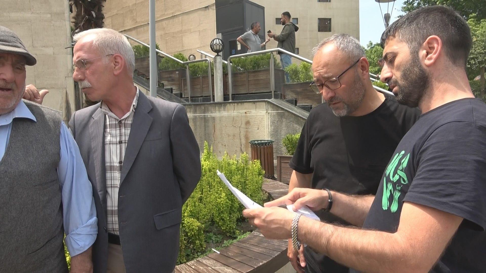 Böylesi ne görüldü, ne duyuldu! Bakan ve iş insanlarının isimleri de işin içinde... Köylülere lüks vaadiyle 1 milyar liralık vurgun Böylesi ne görüldü, ne duyuldu! Bakan ve iş insanlarının isimleri de işin içinde... Köylülere lüks vaadiyle 1 milyar liralık vurgun - 2. Resim