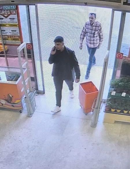 Bursa'da taksiciyi 20 yerinden bıçaklayan saldırgandan ilginç kaçış planı Bursa'da taksiciyi 20 yerinden bıçaklayan saldırgandan ilginç kaçış planı - 3. Resim