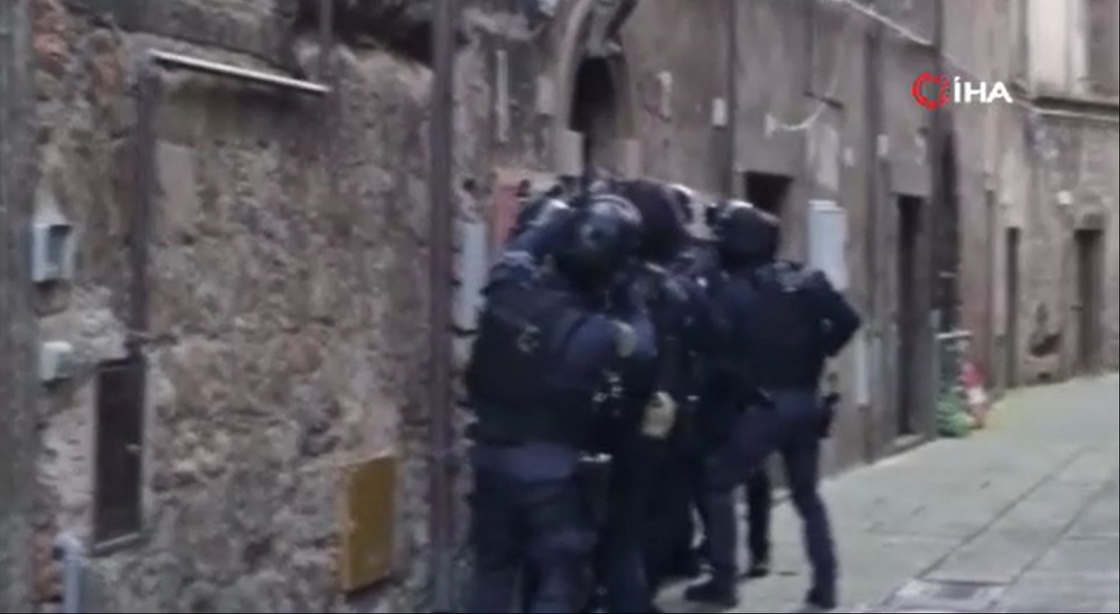 Daltonlar çetesinde Barış Boyun’la beraber 18 kişi daha yakalandı! Kimlikleri açıklandı Daltonlar çetesinde Barış Boyun’la beraber 18 kişi daha yakalandı! Kimlikleri açıklandı - 2. Resim