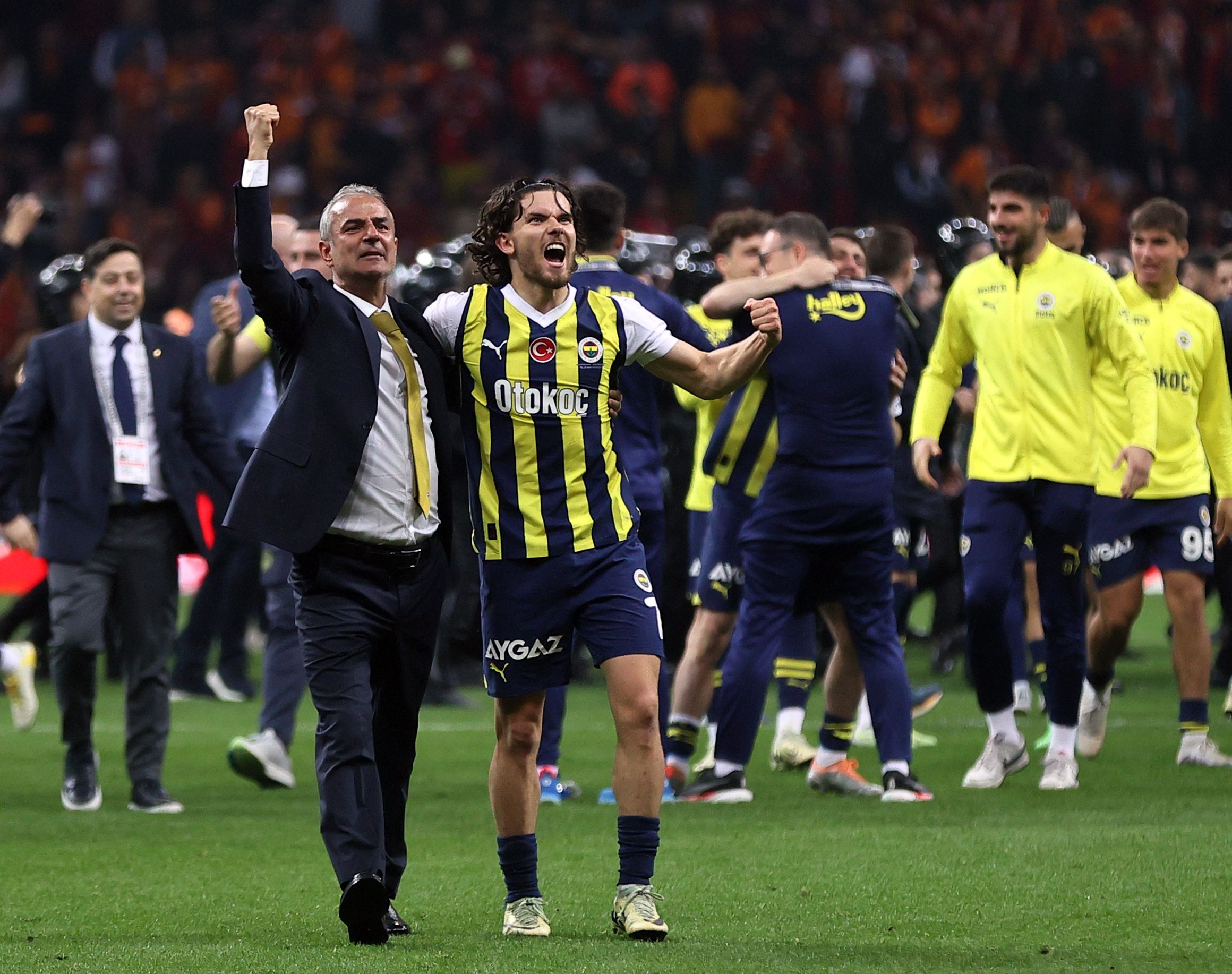 Derbi zaferi Mourinho'yu unutturdu! Fenerbahçe'den sürpriz İsmail Kartal kararı Derbi zaferi Mourinho'yu unutturdu! Fenerbahçe'den sürpriz İsmail Kartal kararı - 2. Resim