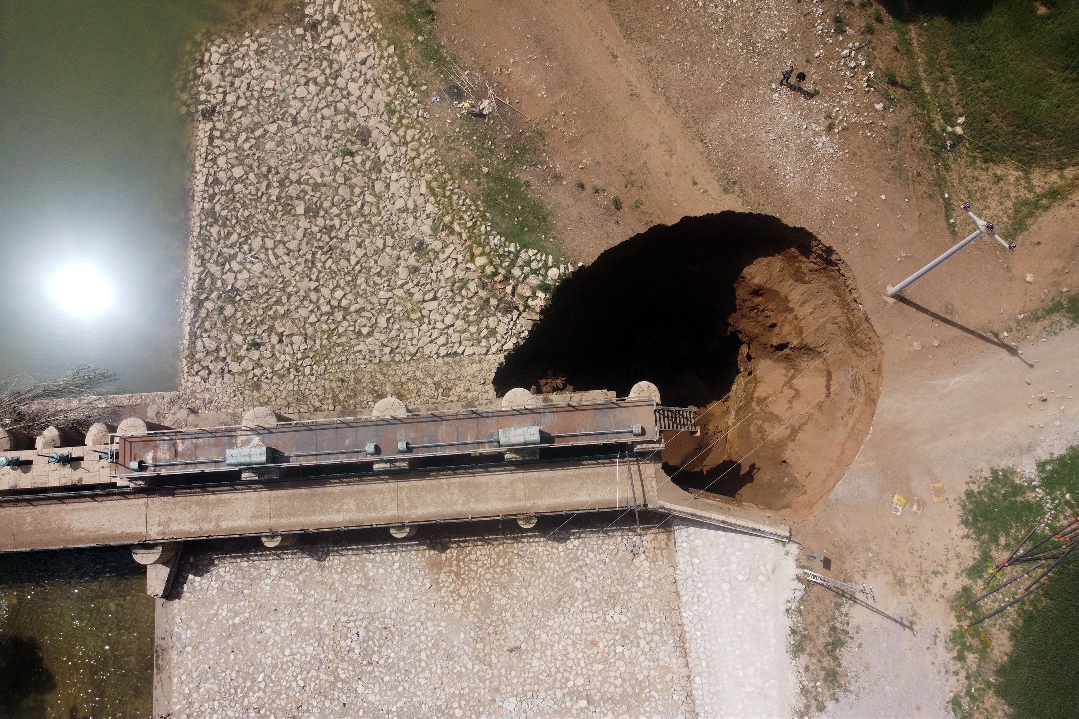 Konya'daki bir kanalda meydana gelen obruk korkuttu - 6. Resim