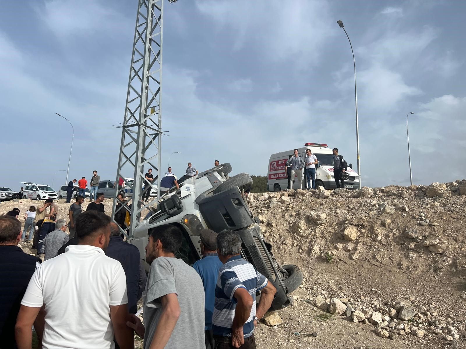 Kütahya'da yolcu otobüsü şarampole yuvarlandı, çok sayıda yaralı var Kütahya'da yolcu otobüsü şarampole yuvarlandı, çok sayıda yaralı var - 2. Resim