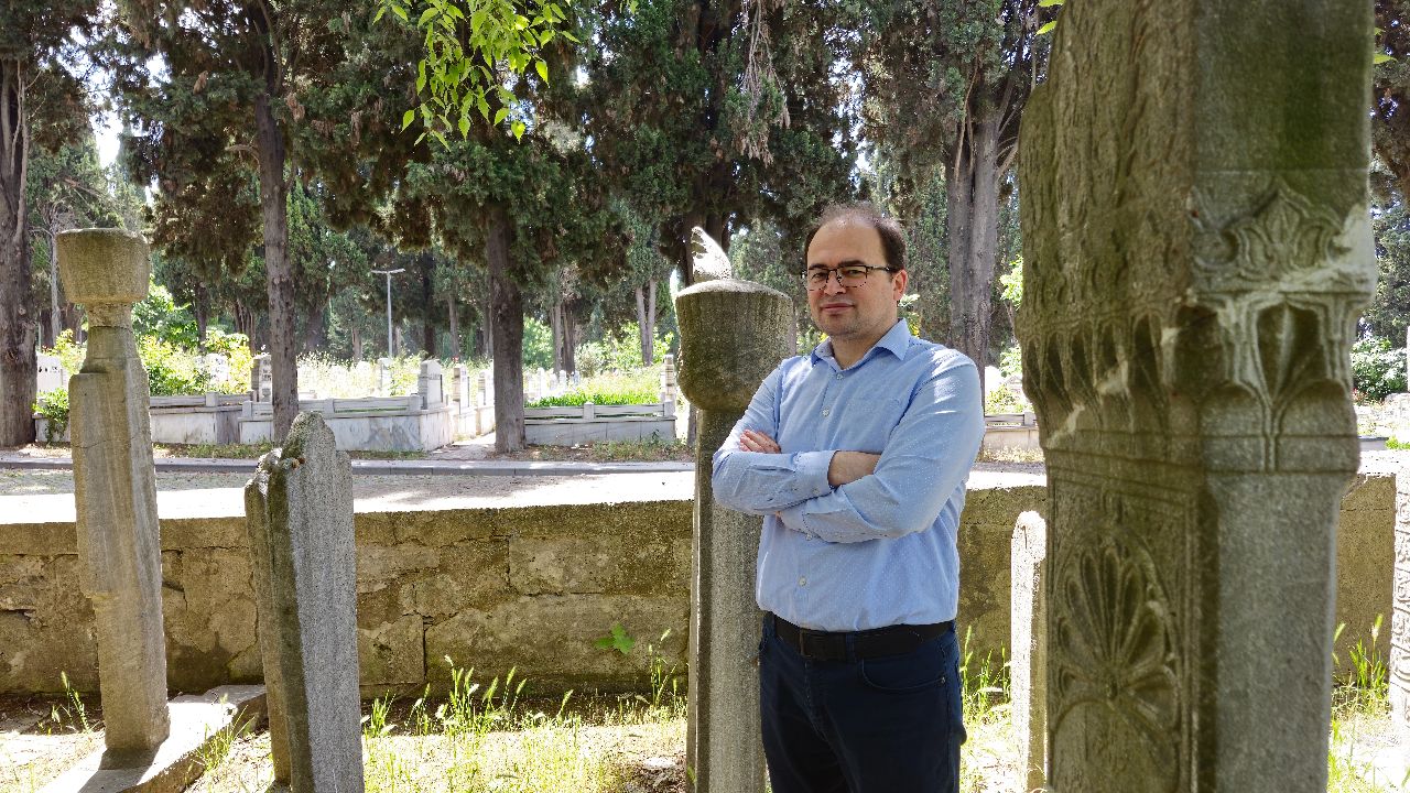 Osmanlı mezar taşlarındaki büyük sır.... Sembolü gören sahibini tanıyordu
