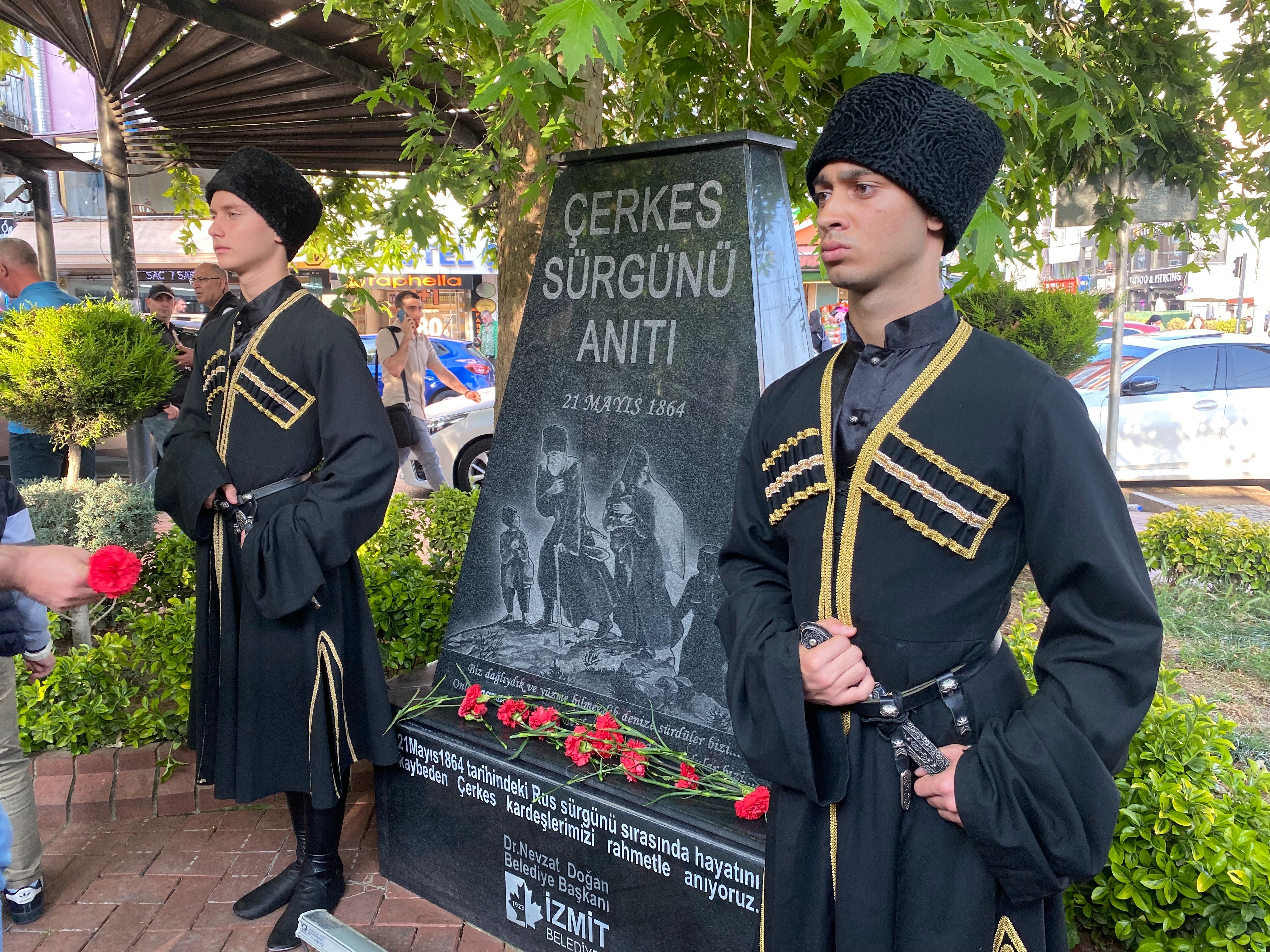 Şeyh Şamil'in torunları atalarını unutmadı! Yurdun dört bir yanında 160 yıl önceki Çerkez sürgünü böyle anıldı Şeyh Şamil'in torunları atalarını unutmadı! Yurdun dört bir yanında 160 yıl önceki Çerkez sürgünü böyle anıldı - 3. Resim