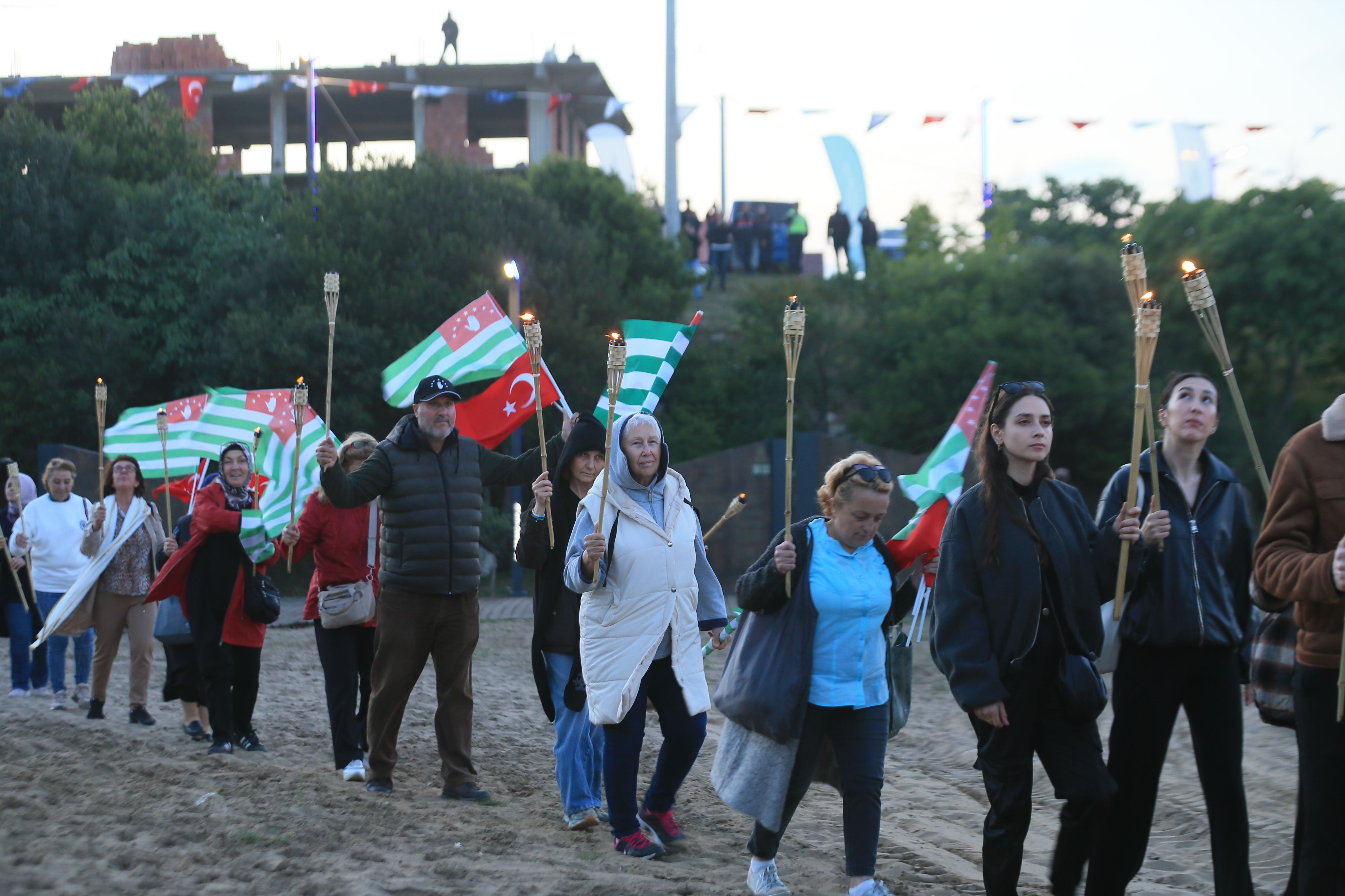 Şeyh Şamil'in torunları atalarını unutmadı! Yurdun dört bir yanında 160 yıl önceki Çerkez sürgünü böyle anıldı Şeyh Şamil'in torunları atalarını unutmadı! Yurdun dört bir yanında 160 yıl önceki Çerkez sürgünü böyle anıldı - 4. Resim