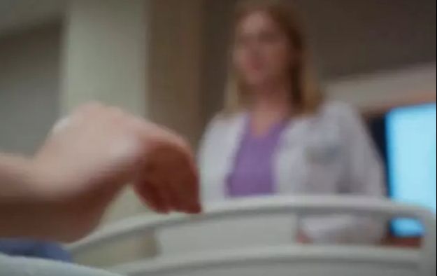 Sosyal medyada herkes bunu konuşuyor! Demet Evgar'ın başrolünde olduğu Bahar dizisinde dikkat çeken hareket - 1. Resim