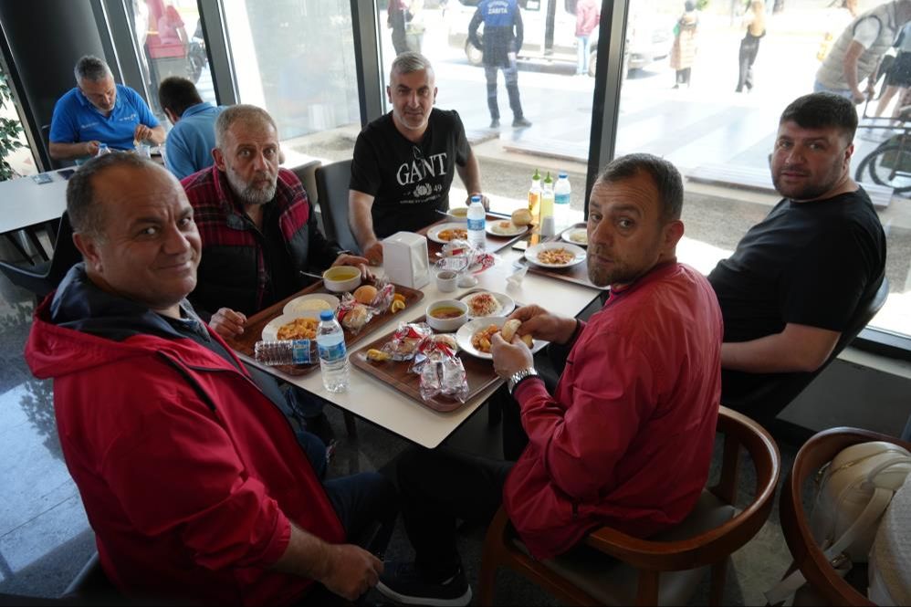 AK Partili belediyeden 3 çeşit yemek hamlesi! Fiyatı duyan uzun kuyruklar oluşturdu  AK Partili belediyeden 3 çeşit yemek hamlesi! Fiyatı duyan uzun kuyruklar oluşturdu  - 4. Resim