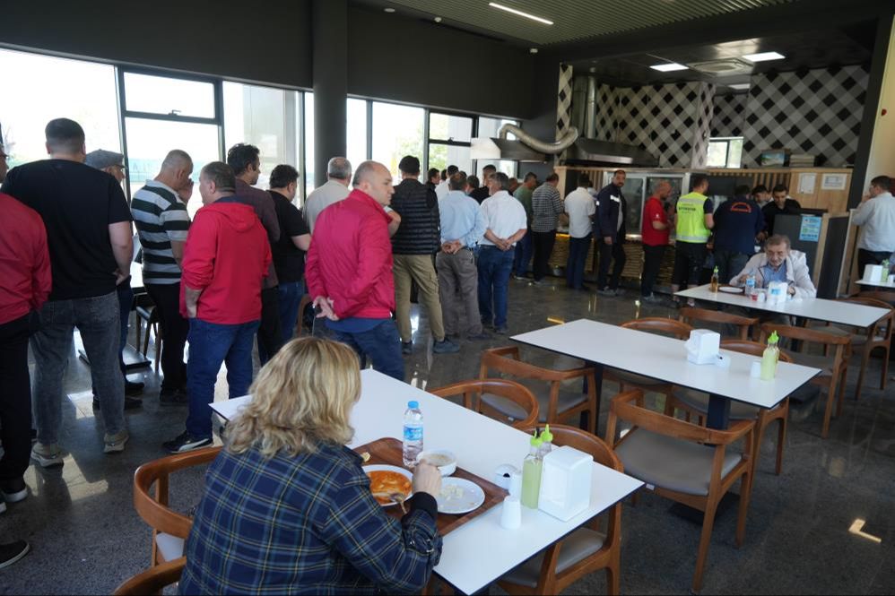 AK Partili belediyeden 3 çeşit yemek hamlesi! Fiyatı duyan uzun kuyruklar oluşturdu  AK Partili belediyeden 3 çeşit yemek hamlesi! Fiyatı duyan uzun kuyruklar oluşturdu  - 2. Resim