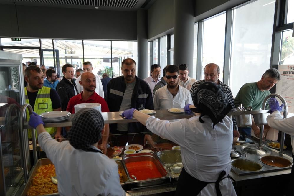 AK Partili belediyeden 3 çeşit yemek hamlesi! Fiyatı duyan uzun kuyruklar oluşturdu  AK Partili belediyeden 3 çeşit yemek hamlesi! Fiyatı duyan uzun kuyruklar oluşturdu  - 1. Resim