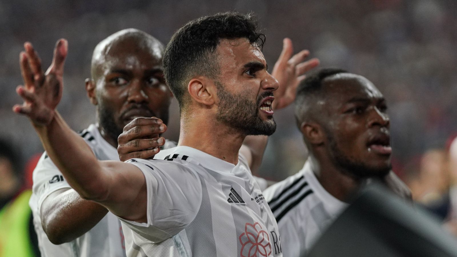 Beşiktaş finallerde durdurulamıyor! Üst üste 6.kez kazandı Beşiktaş finallerde durdurulamıyor! Üst üste 6.kez kazandı - 1. Resim