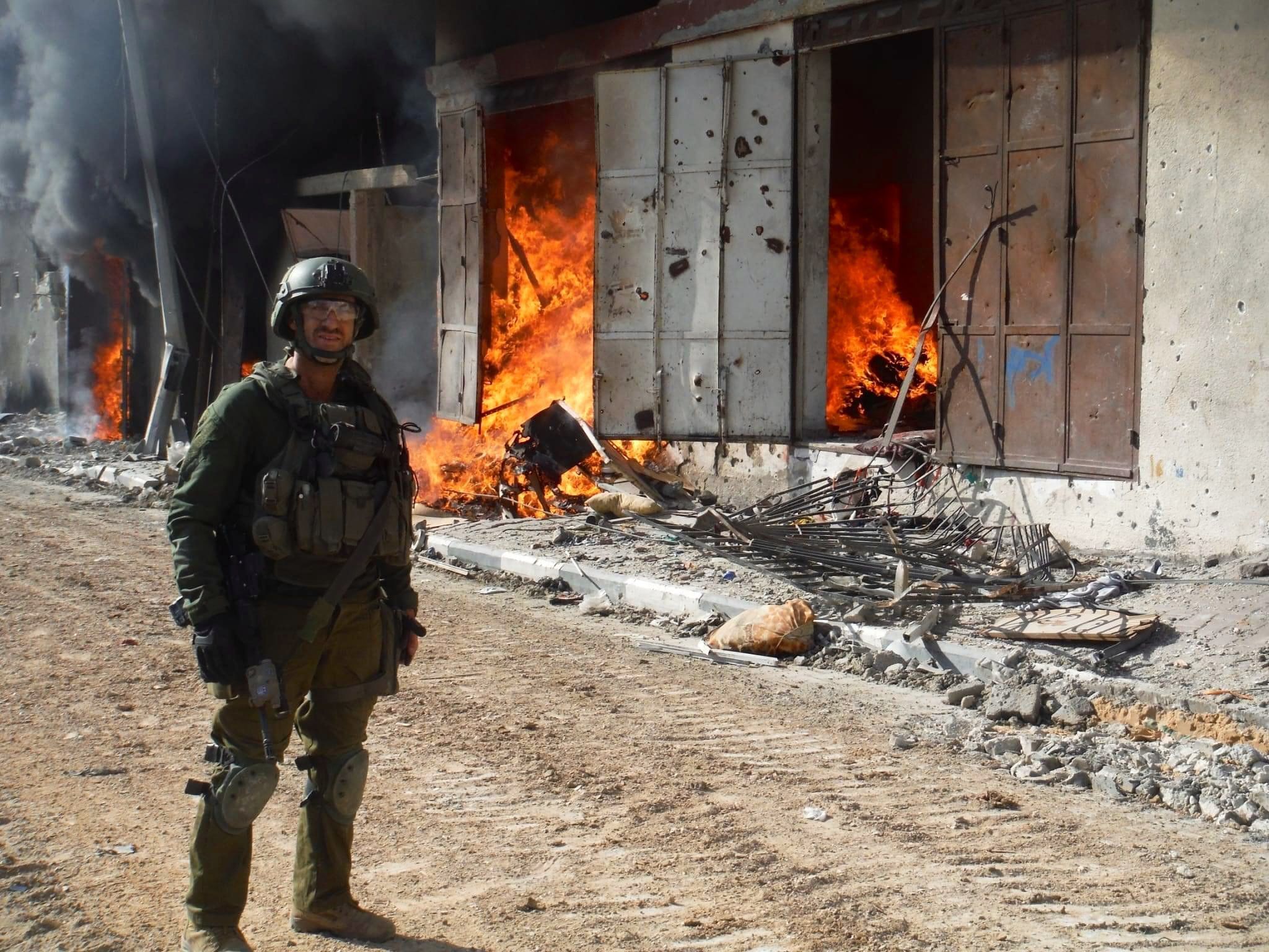 Gazze son durum... İşgalci ordusundan aşağılık paylaşım! Cami ve evleri ateşe verip... - 1. Resim