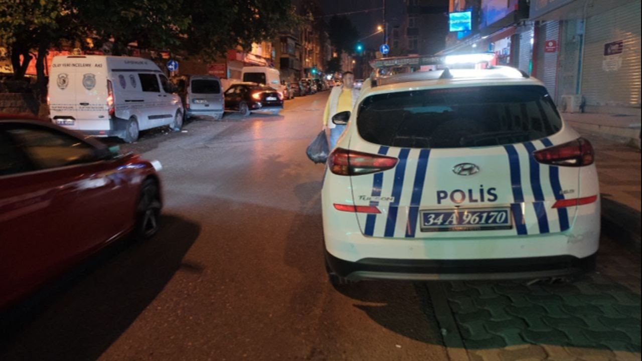 İstanbul&#039;da korkunç olay! Postacı şüphelendi, eve giren polis cesetlerini buldu