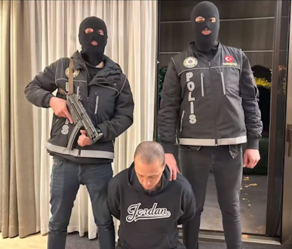 Kırmızı bültenle aranıyorlardı! Sead Dedeic ve Marciano Eugene Ruimwijk İstanbul'da yakalandı Kırmızı bültenle aranıyorlardı! İstanbul'da yakalandılar - 1. Resim