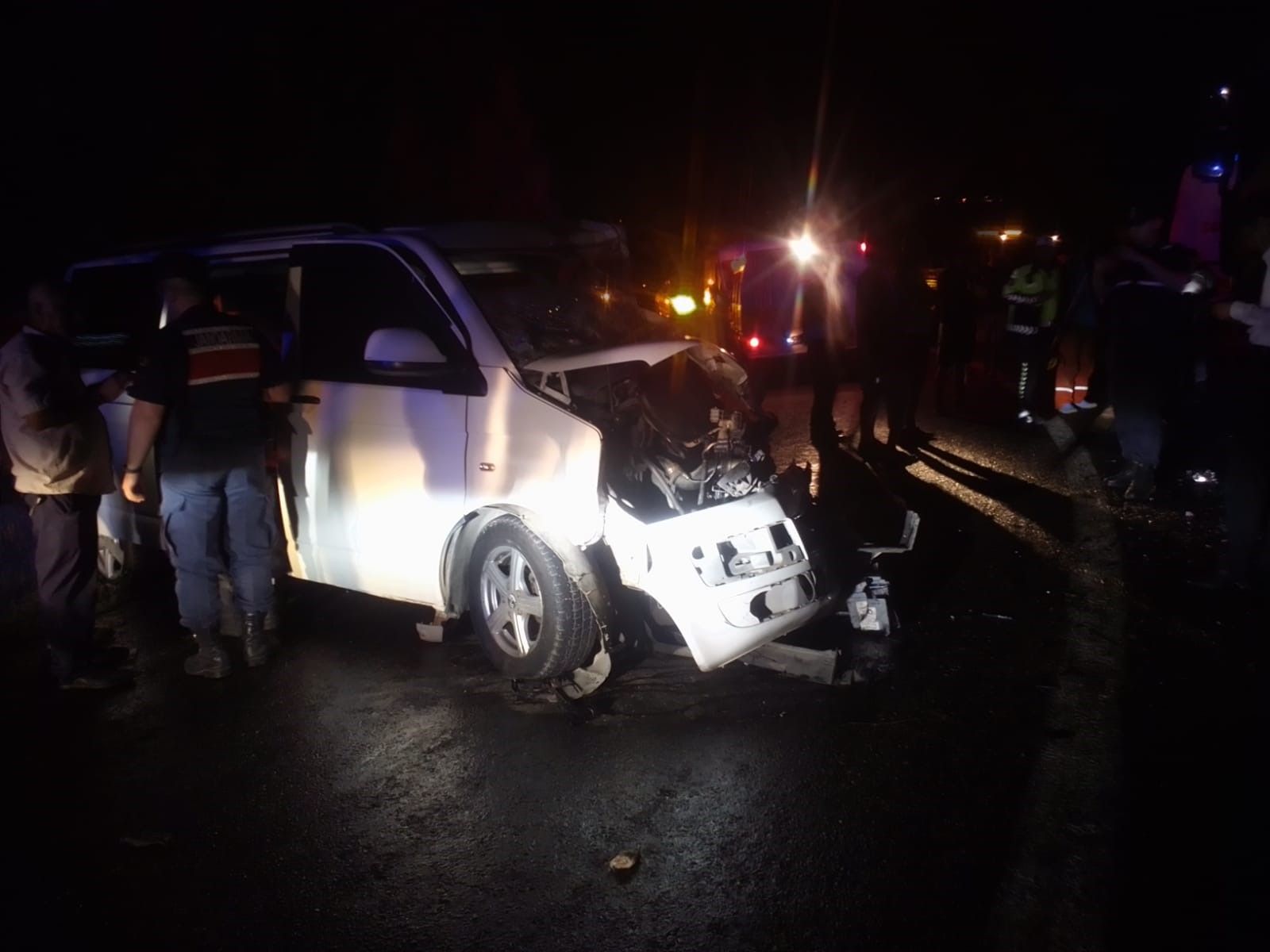 Kız istemeden dönüyorlardı... 14 kişi feci kazada yaralandı - 1. Resim