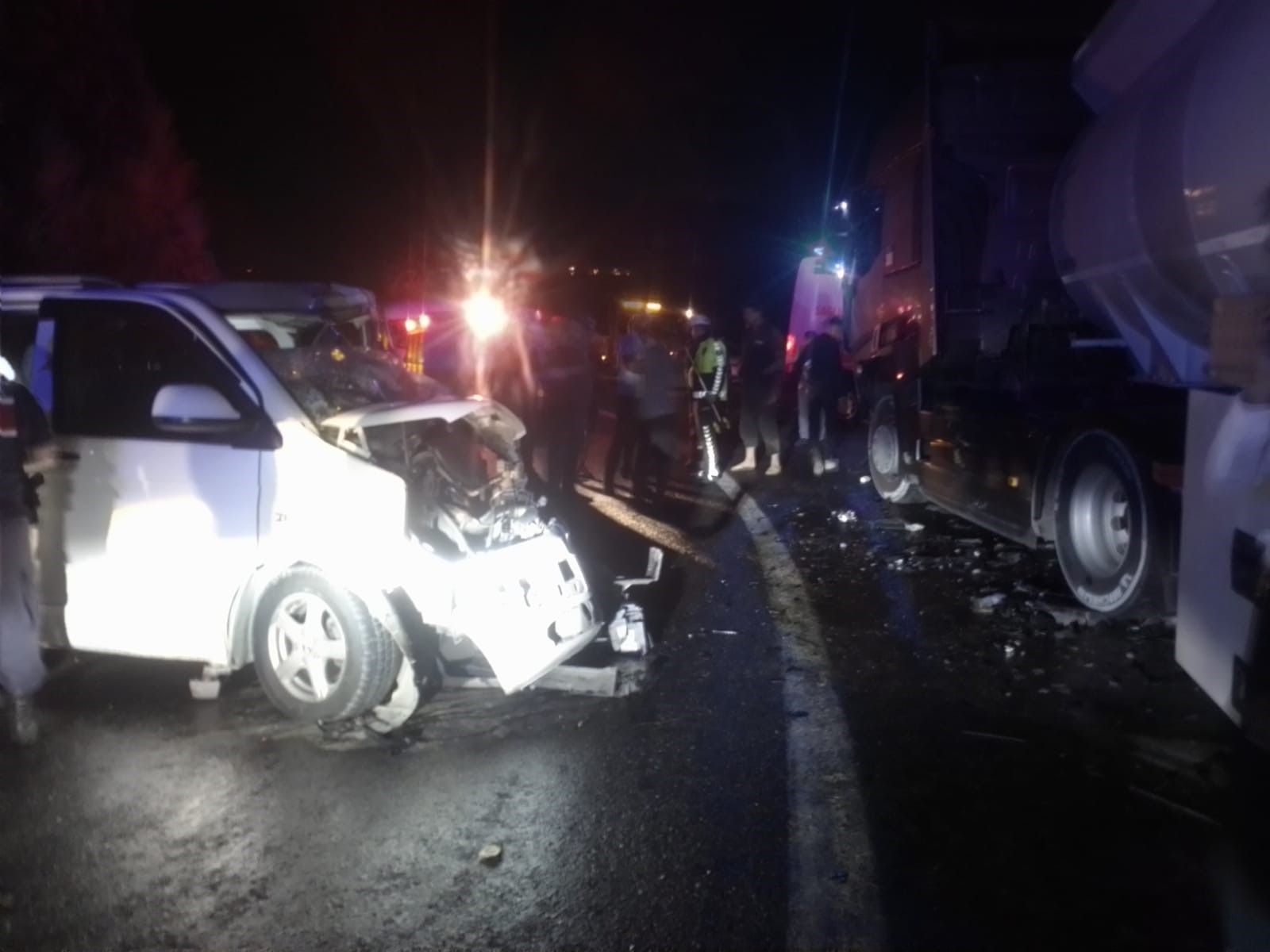 Kız istemeden dönüyorlardı... 14 kişi feci kazada yaralandı - 2. Resim