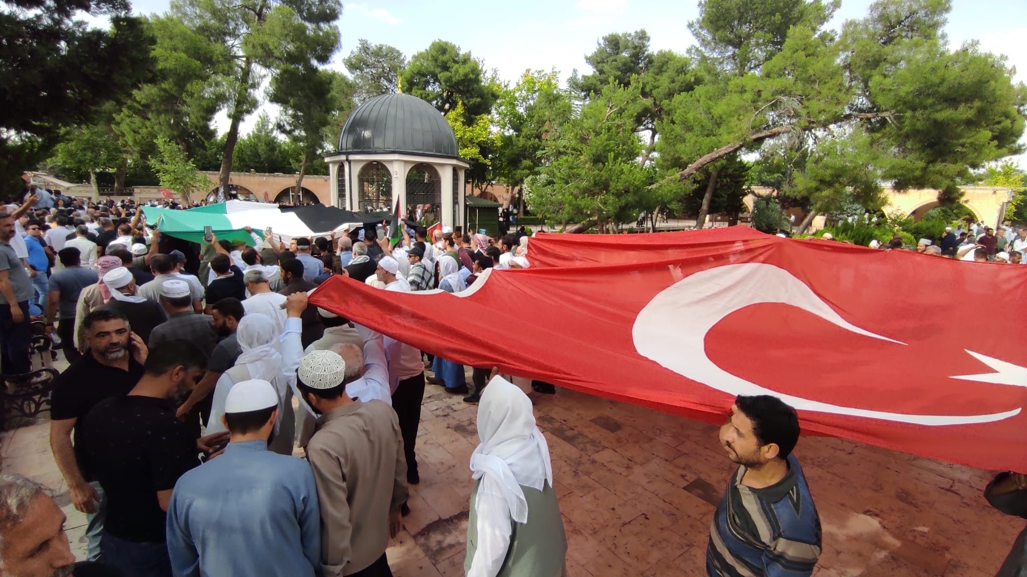 Kudüs’te şehit edilen Türk imam Şanlıurfa'da son yolculuğuna uğurlandı! İşgalci polise bıçaklı eylem iddiasıyla… - 2. Resim