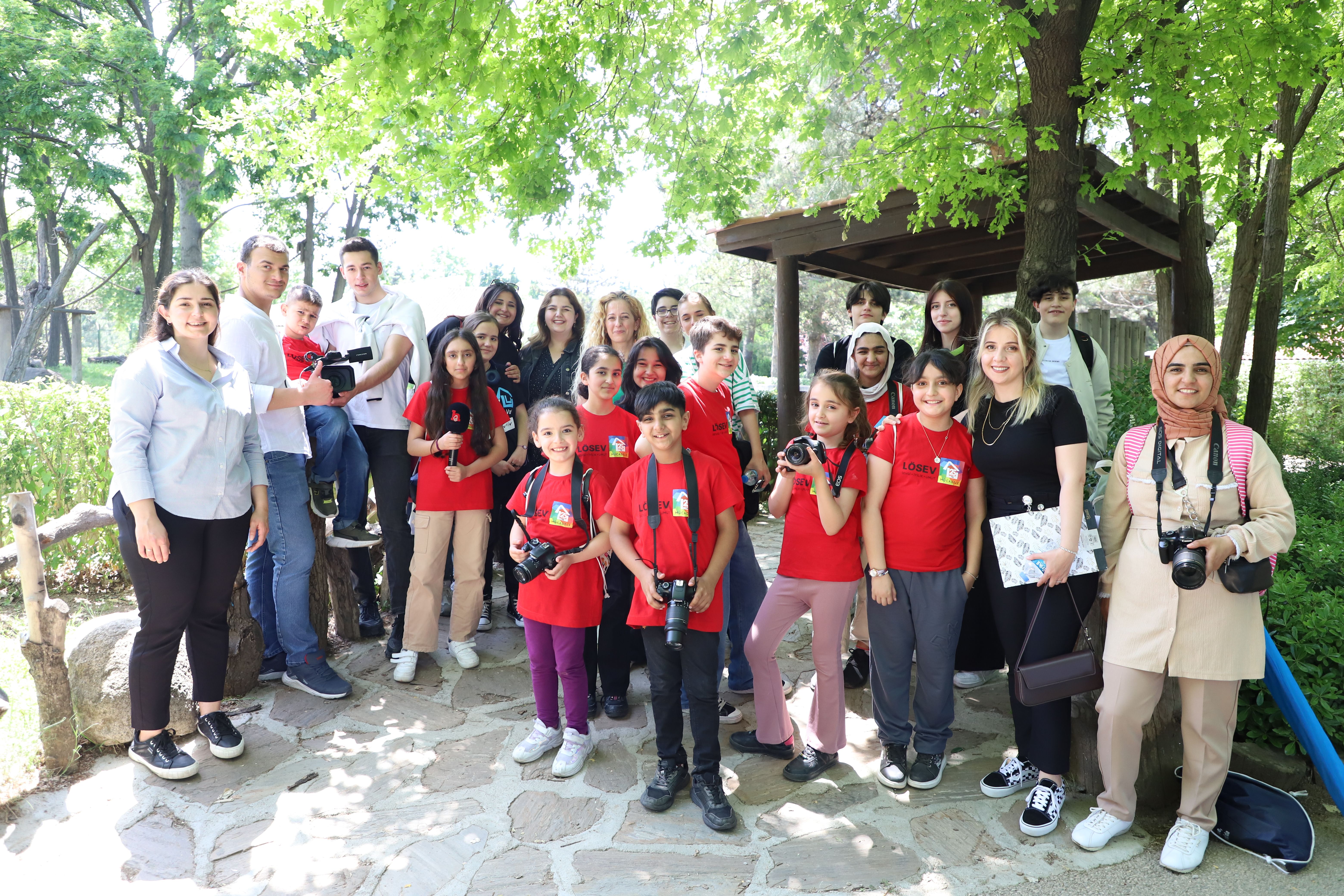Lösemiyi yenen çocuklar bir günlüğüne gazeteci oldu Lösemiyi yenen çocuklar bir günlüğüne gazeteci oldu - 3. Resim