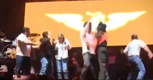 Meksika'da devlet başkan adayı Maynez'in mitingi ölüm pazarına döndü: Dev ekran devrildi!  Ölü ve yaralılar var - 1. Resim