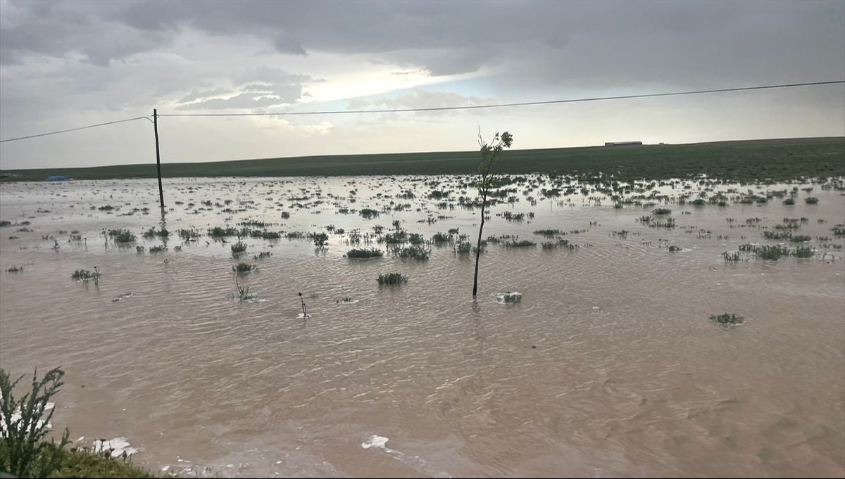 Meteoroloji uyardı, sağanak ne cadde bıraktı ne sokak Meteoroloji uyardı, sağanak ne cadde bıraktı ne sokak - 5. Resim