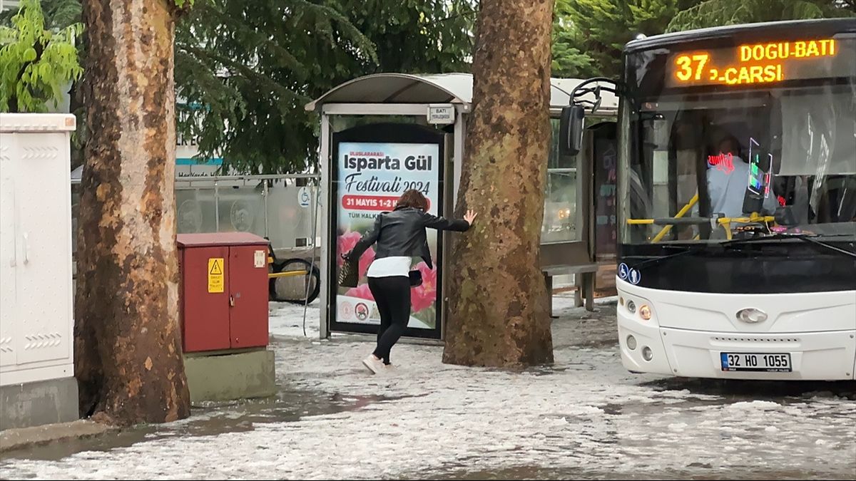 Meteoroloji uyardı, sağanak ne cadde bıraktı ne sokak Meteoroloji uyardı, sağanak ne cadde bıraktı ne sokak - 3. Resim