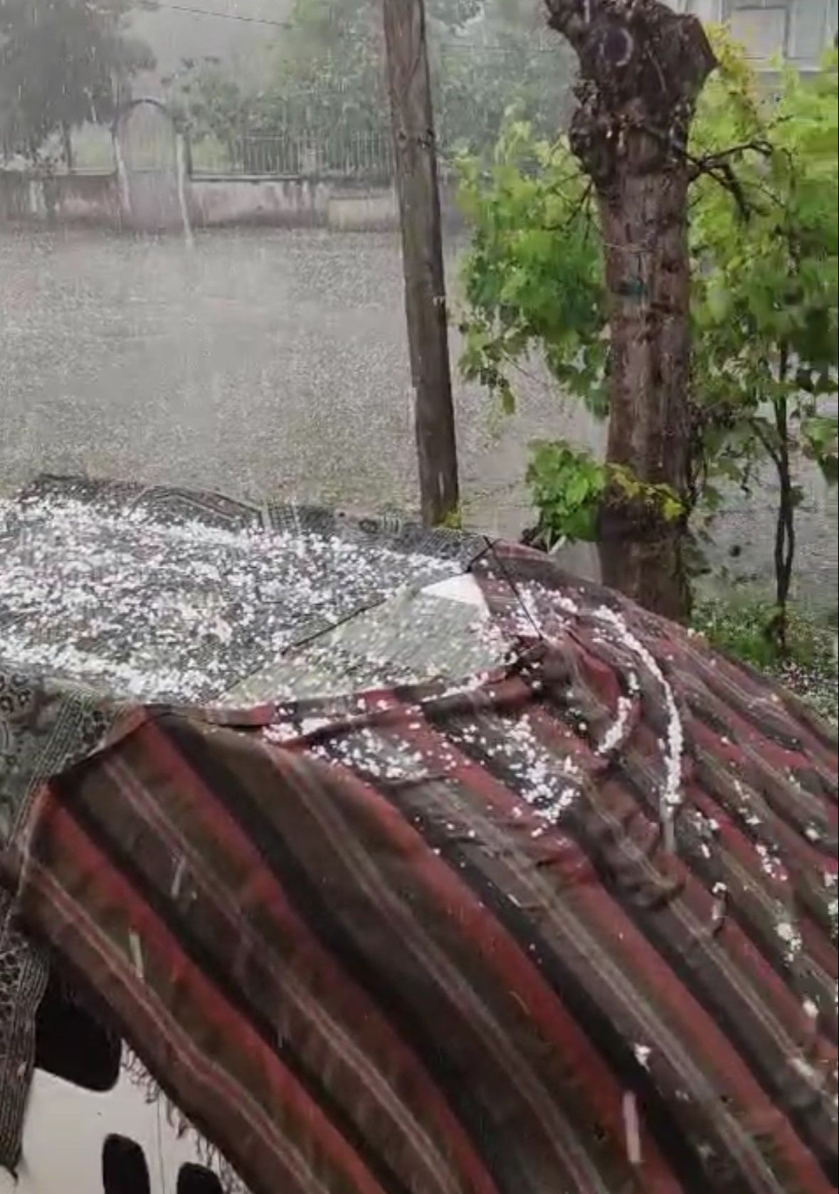 Meteoroloji uyardı, sağanak ne cadde bıraktı ne sokak Meteoroloji uyardı, sağanak ne cadde bıraktı ne sokak - 6. Resim