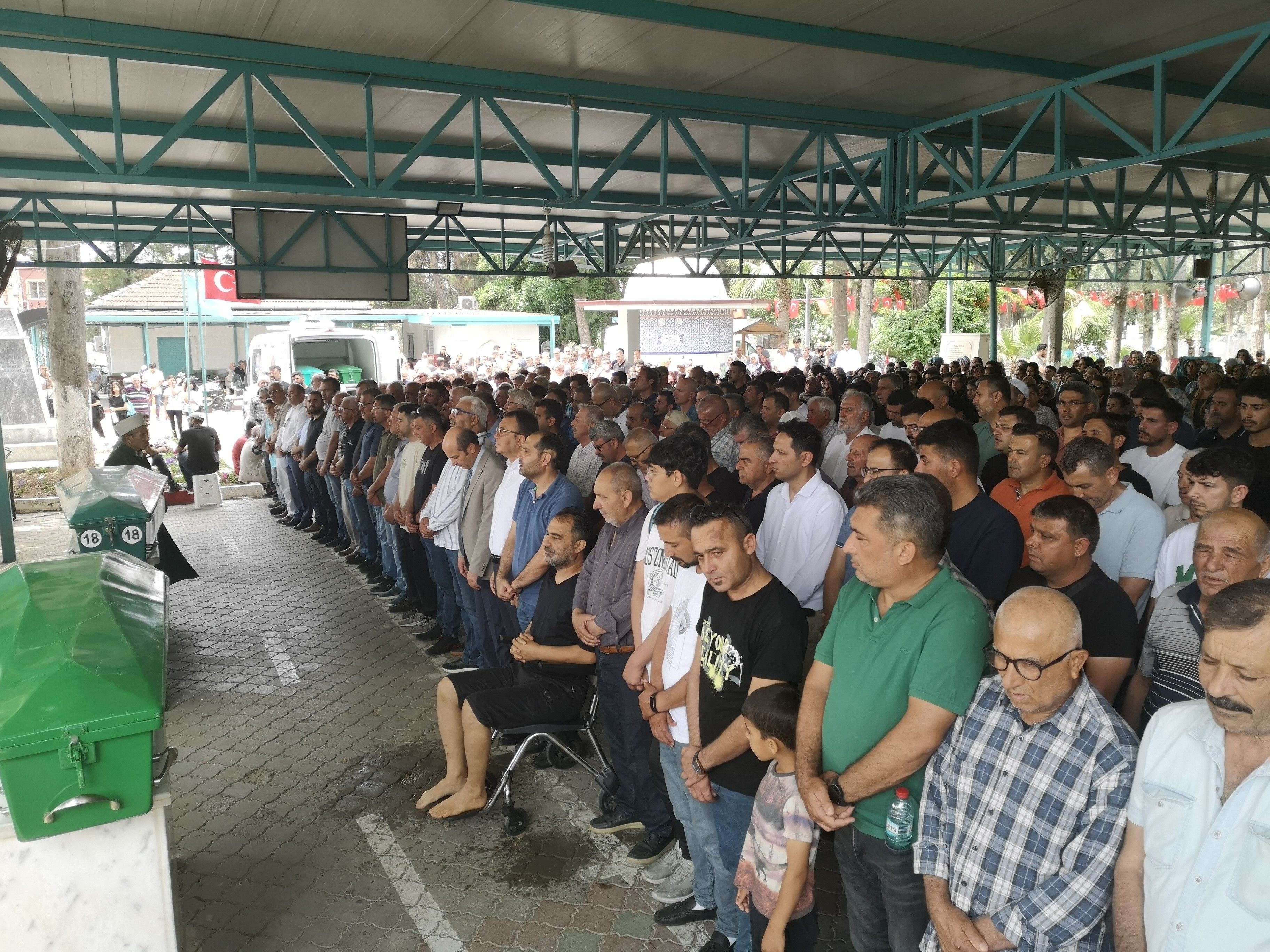 Önüne köpek çıkan sürücü kaza yaptı! Kızını kaybetti, 4 kişi yaralandı Önüne köpek çıkan sürücü kaza yaptı! Kızını kaybetti, 4 kişi yaralandı - 2. Resim