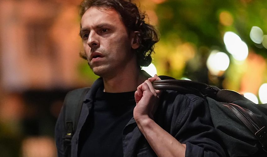 Sandık Kokusu'nun başrol oyuncusu Metin Akdülger diziden ayrıldı! Nedeni Uğur Yücel’le kavgası mı? Sandık Kokusu'nun başrol oyuncusu Metin Akdülger diziden ayrıldı! Nedeni Uğur Yücel’le kavgası mı? - 2. Resim