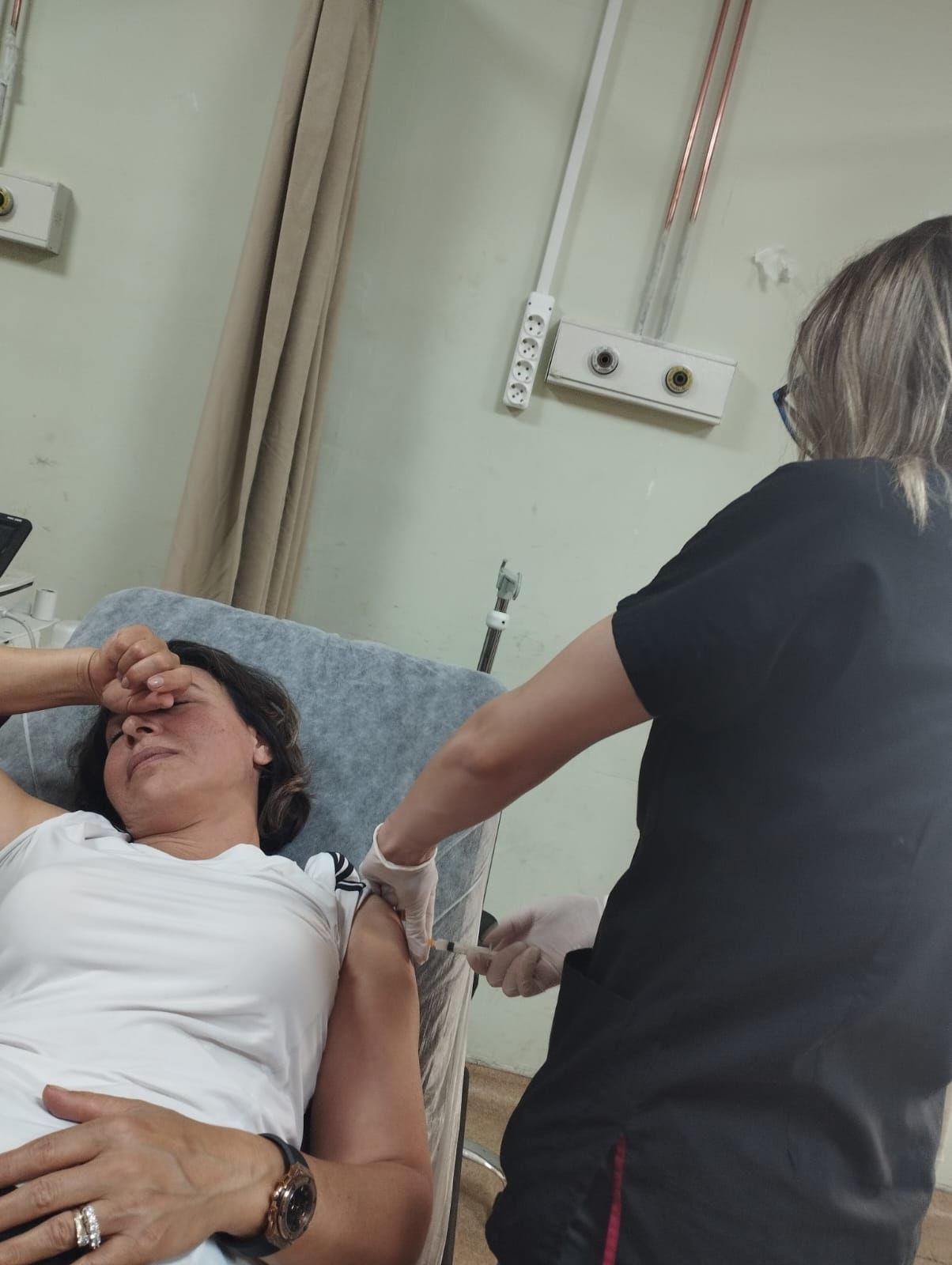 Başıboş köpek saldırısına uğrayan kadın ayağını kaybediyordu! - 2. Resim