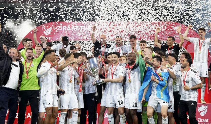 Beşiktaş'ın şampiyonluğunu doğru tahmin etti! Şimdi gözler Fenerbahçe ve Galatasaray maçlarına çevrildi Beşiktaş'ın şampiyonluğunu doğru tahmin etti! Şimdi gözler Fenerbahçe ve Galatasaray maçlarına çevrildi - 1. Resim