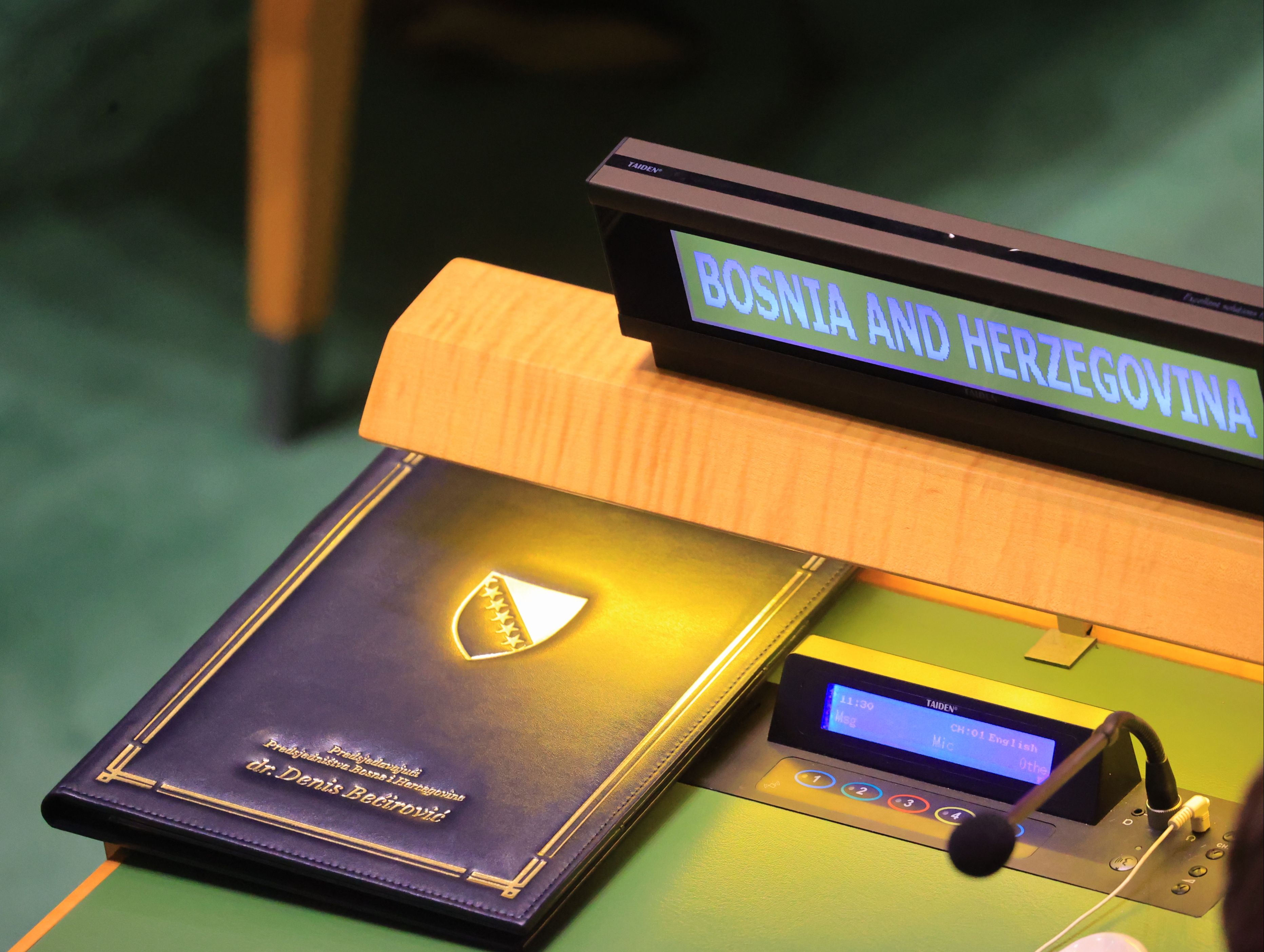 BM'nin 'Srebrenitsa' kararı Sırbistan liderini ağlattı: O anlar gündem oldu BM'nin 'Srebrenitsa' kararı Sırbistan liderini ağlattı: O anlar gündem oldu - 1. Resim