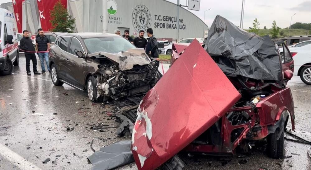 Bursa'da feci kaza! Tofaş mezarları oldu - 4. Resim