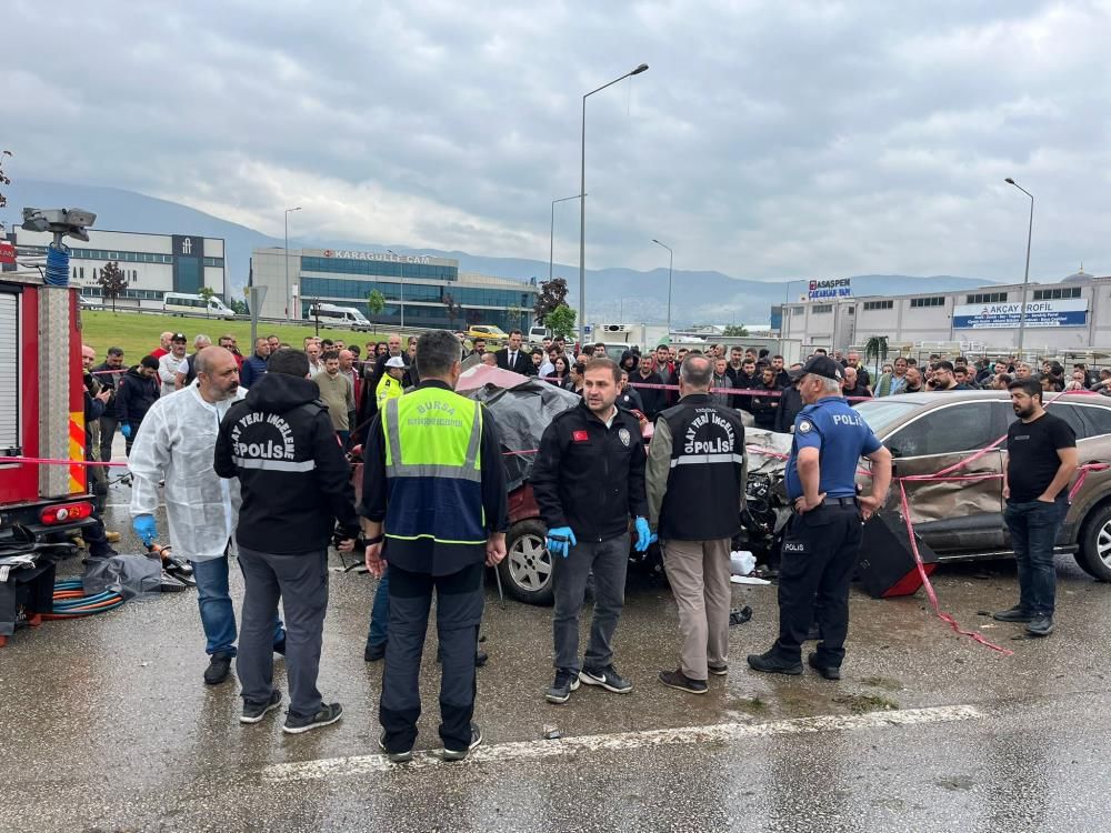Bursa'da feci kaza! Tofaş mezarları oldu - 5. Resim