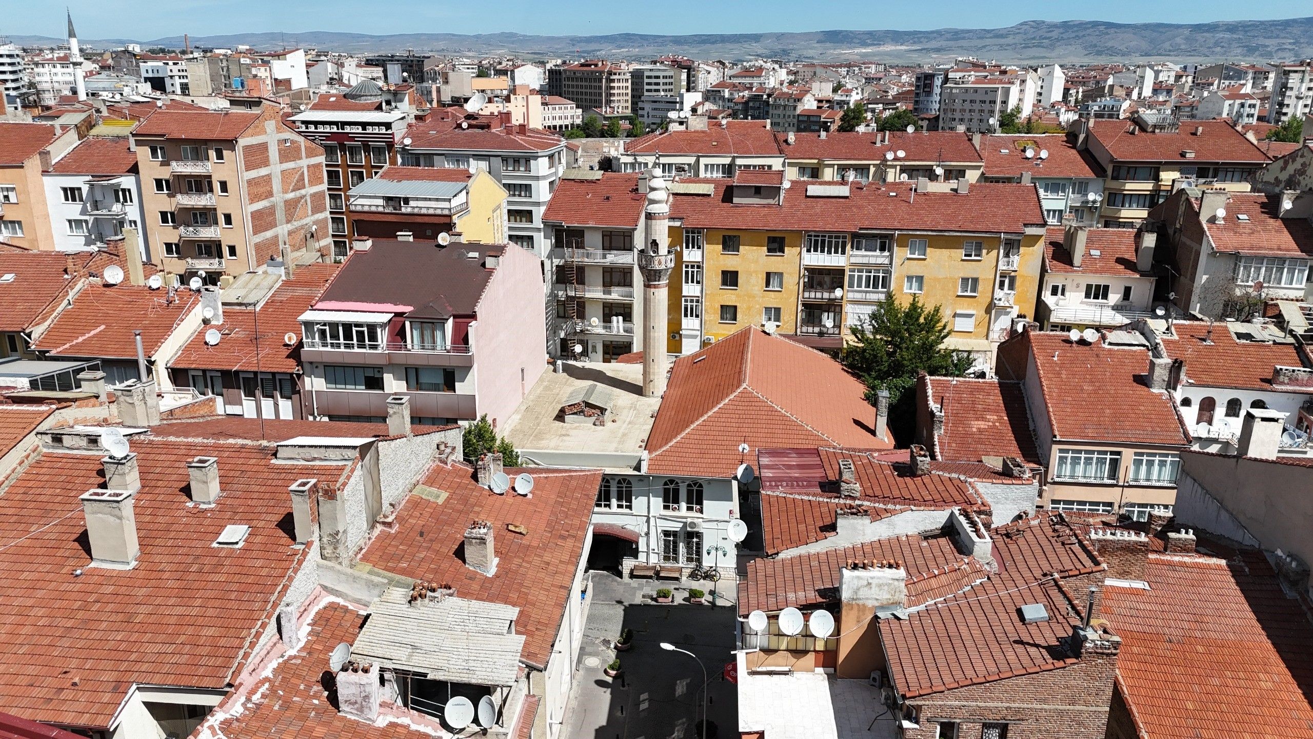 Caminin önünden geçenleri şaşkına çeviren ilan: Müezzin için 1 milyon 950 bin liralık 'ev' yardımı Caminin önünden geçenleri şaşkına çeviren ilan: Müezzin için 1 milyon 950 bin liralık 'ev' yardımı - 2. Resim