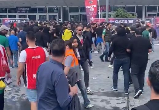 Fenerbahçe Beko - Panathinaikos maçı öncesi çıkan tartışma nedeniyle seyircisiz oynanabileceği iddia edildi Fenerbahçe Beko - Panathinaikos maçı öncesi çıkan kavga nedeniyle seyircisiz oynanabileceği iddia edildi - 1. Resim